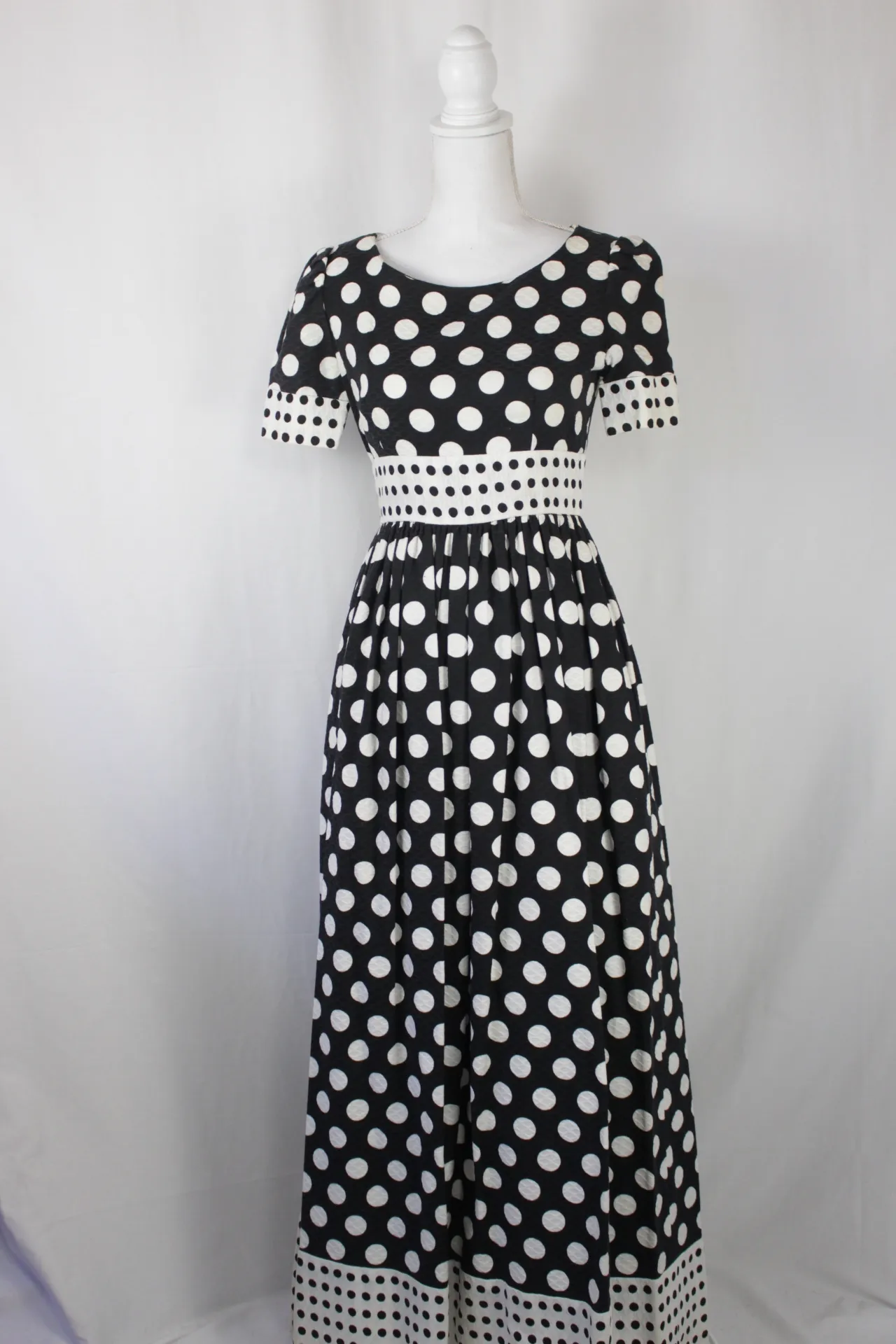 Gray and White Dress - Polka Dotted()