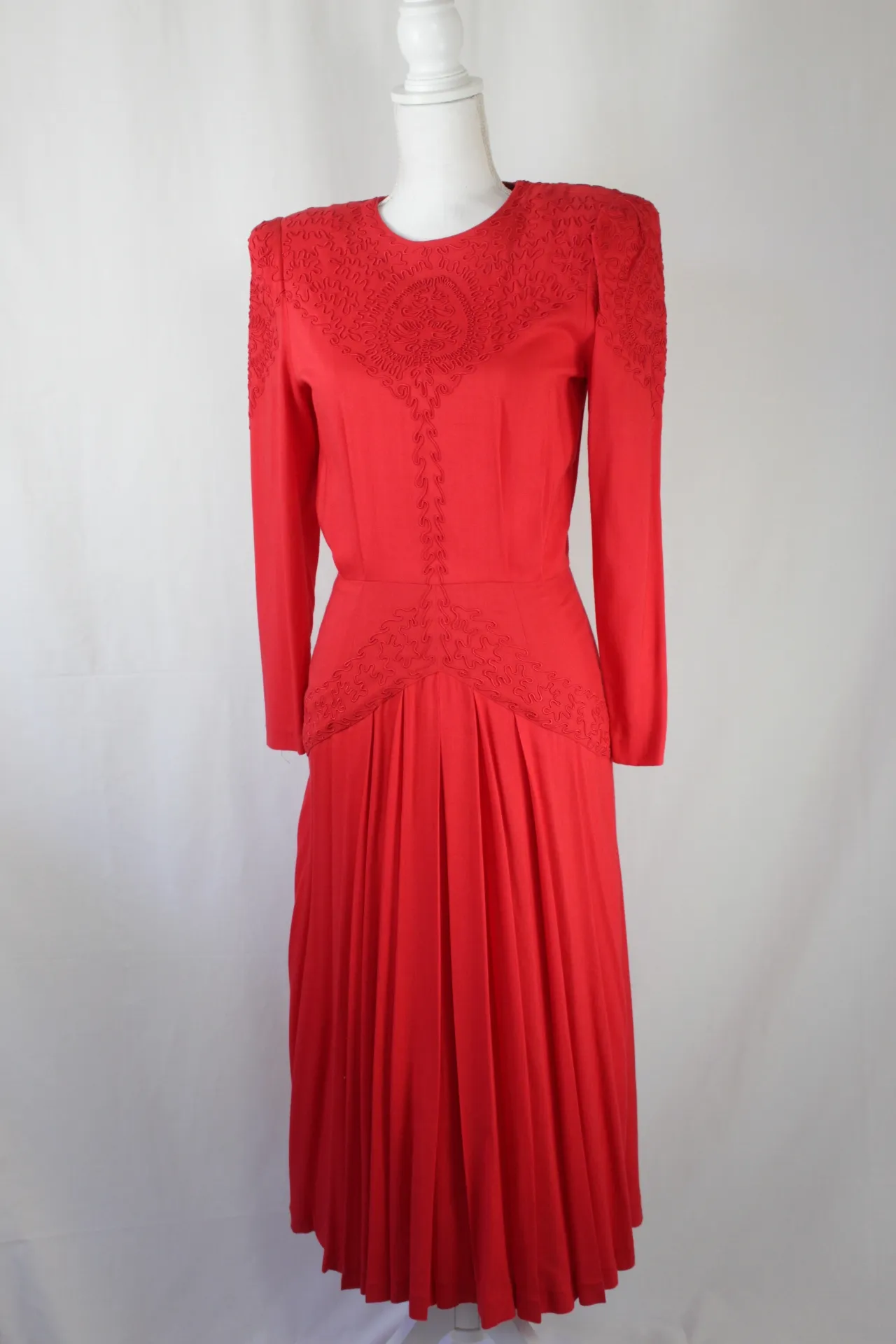 Red Dress - Edging Applique (medium)