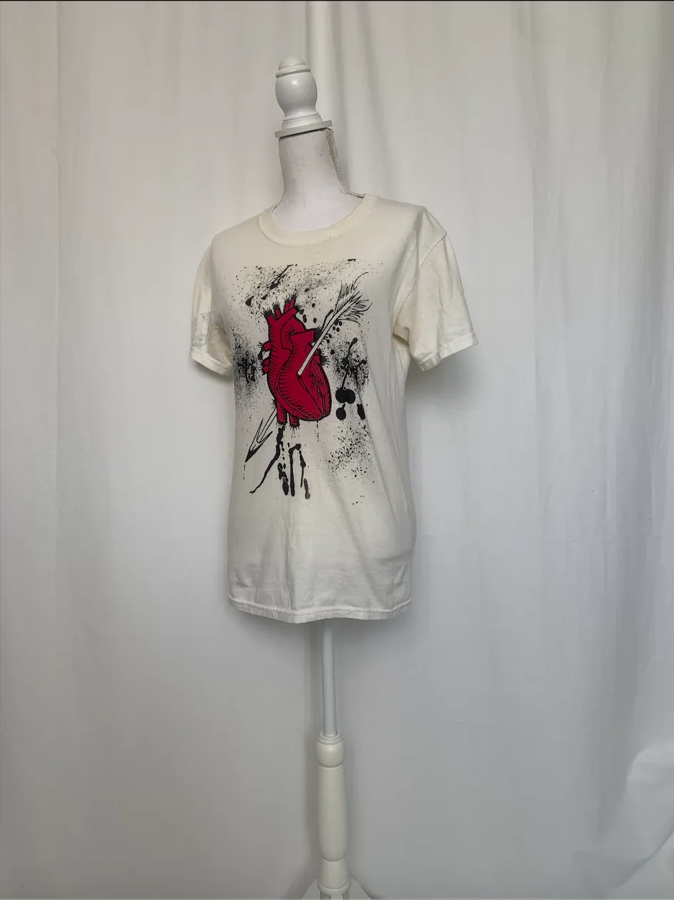 Off-White T-Shirt With Arrow Going Through A Heart Graphic - Hanes (Small)