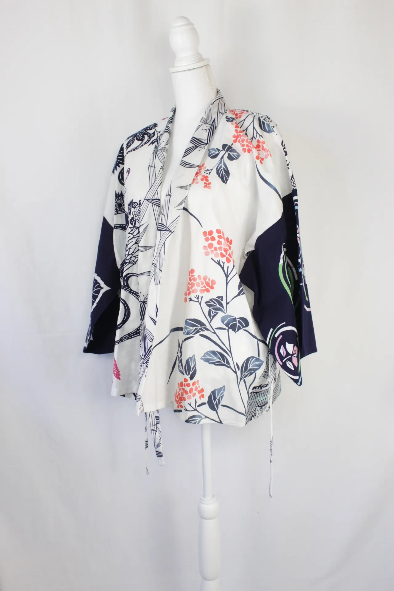 White Kimono With Floral Design ()