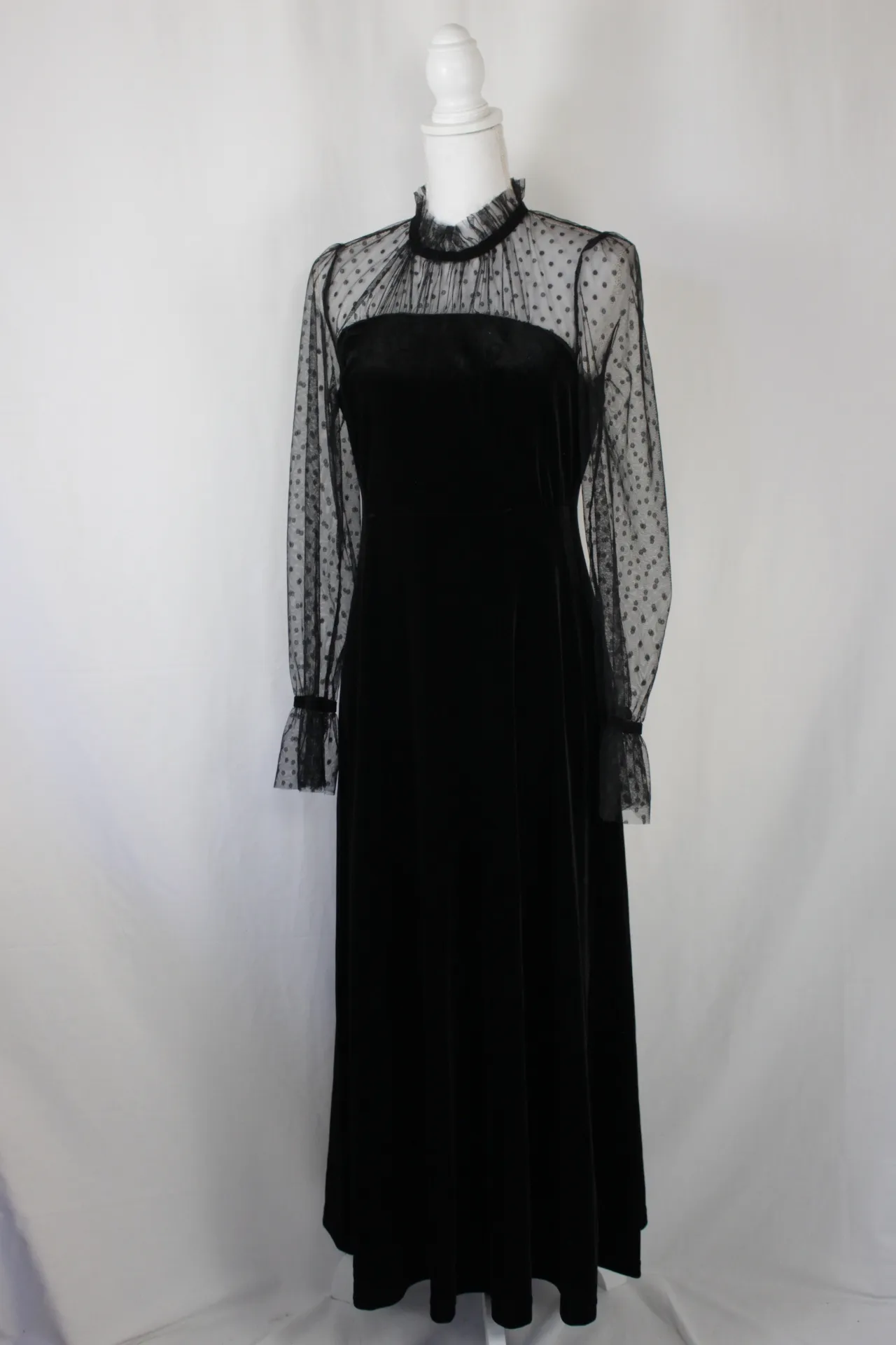 Black Dress - Velvet, Netting ()