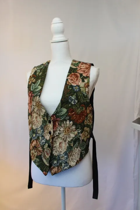 Floral Tapestry Vest - Button-Up ()