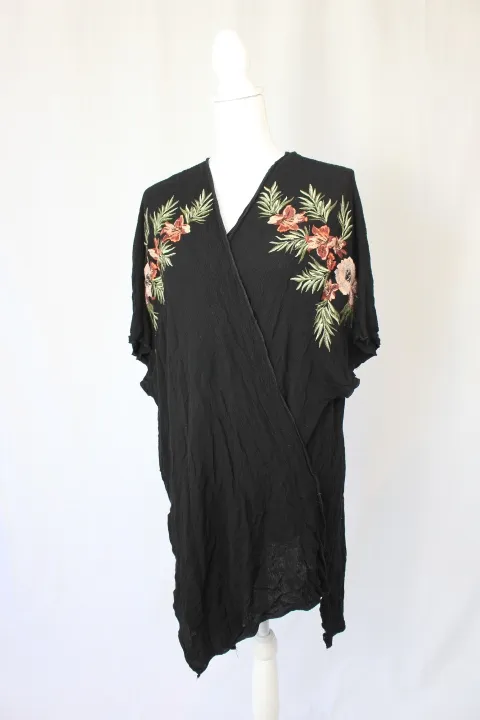 Black Robe - xhilaration, flowers (medium/large)