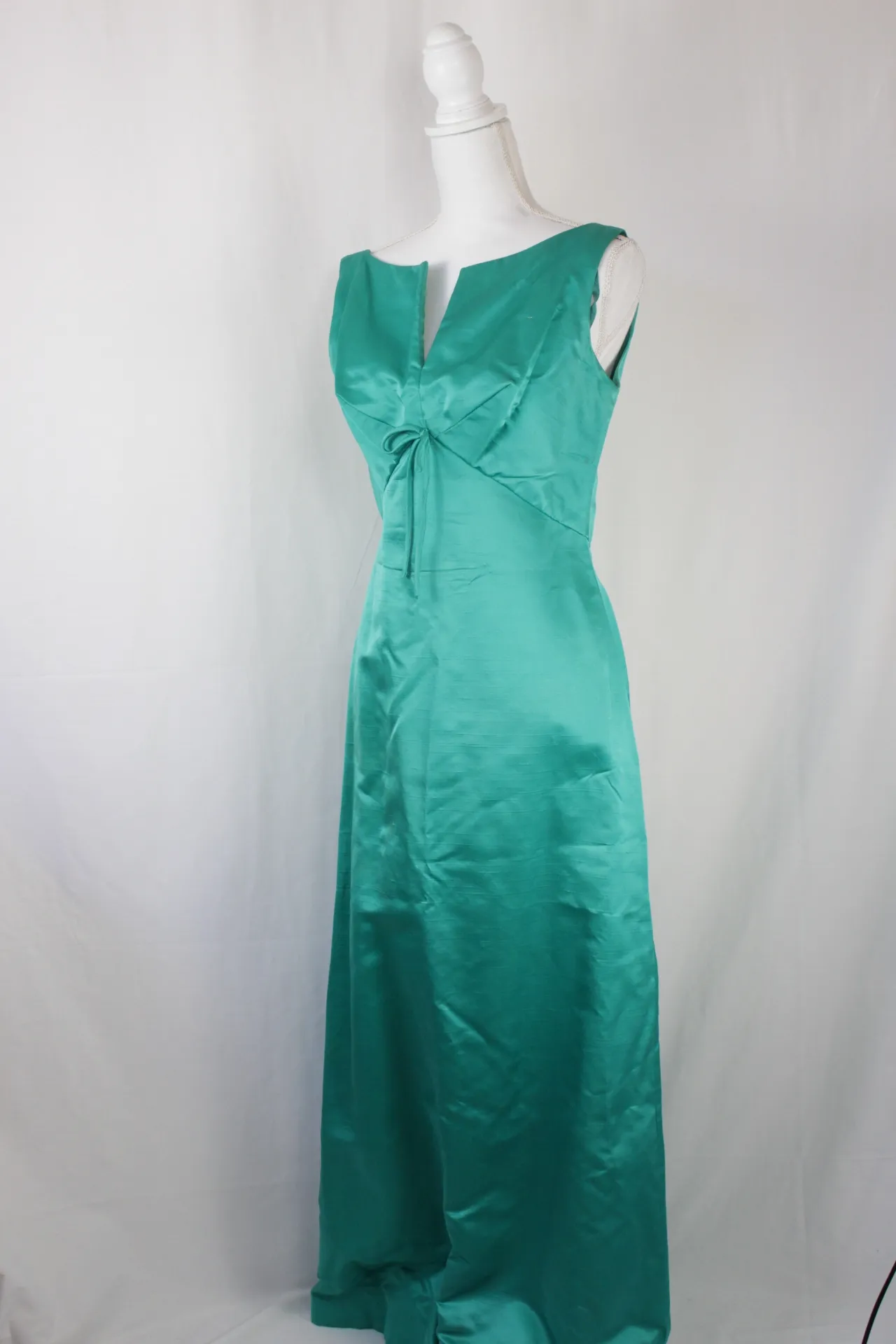 Green Dress - Sleeveless ()