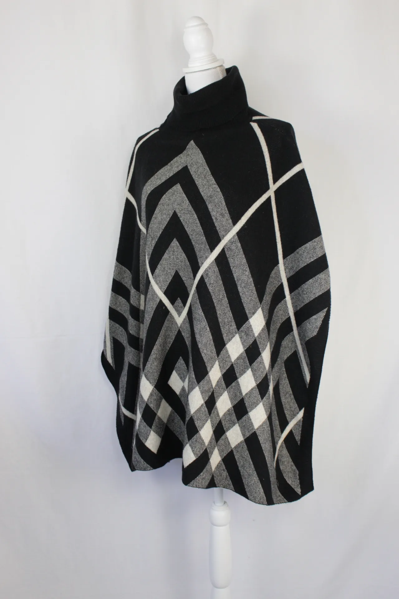 Black and White Poncho ()