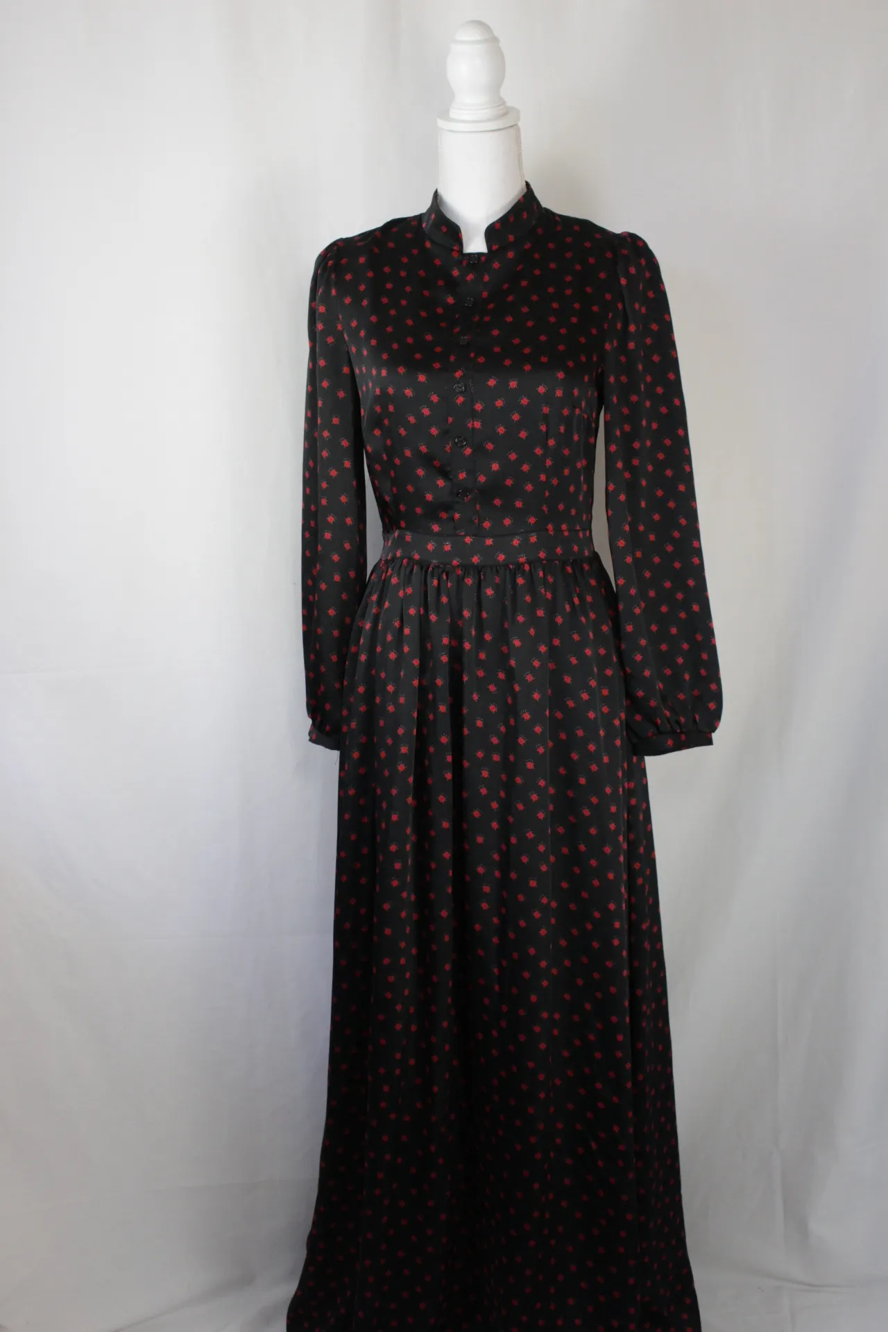 Black Dress - Ladybug Pattern ()  