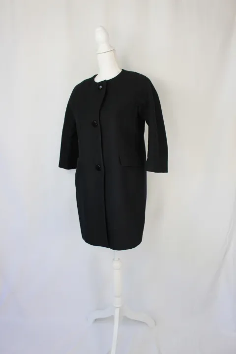 Black Jacket - 3 Buttons ()