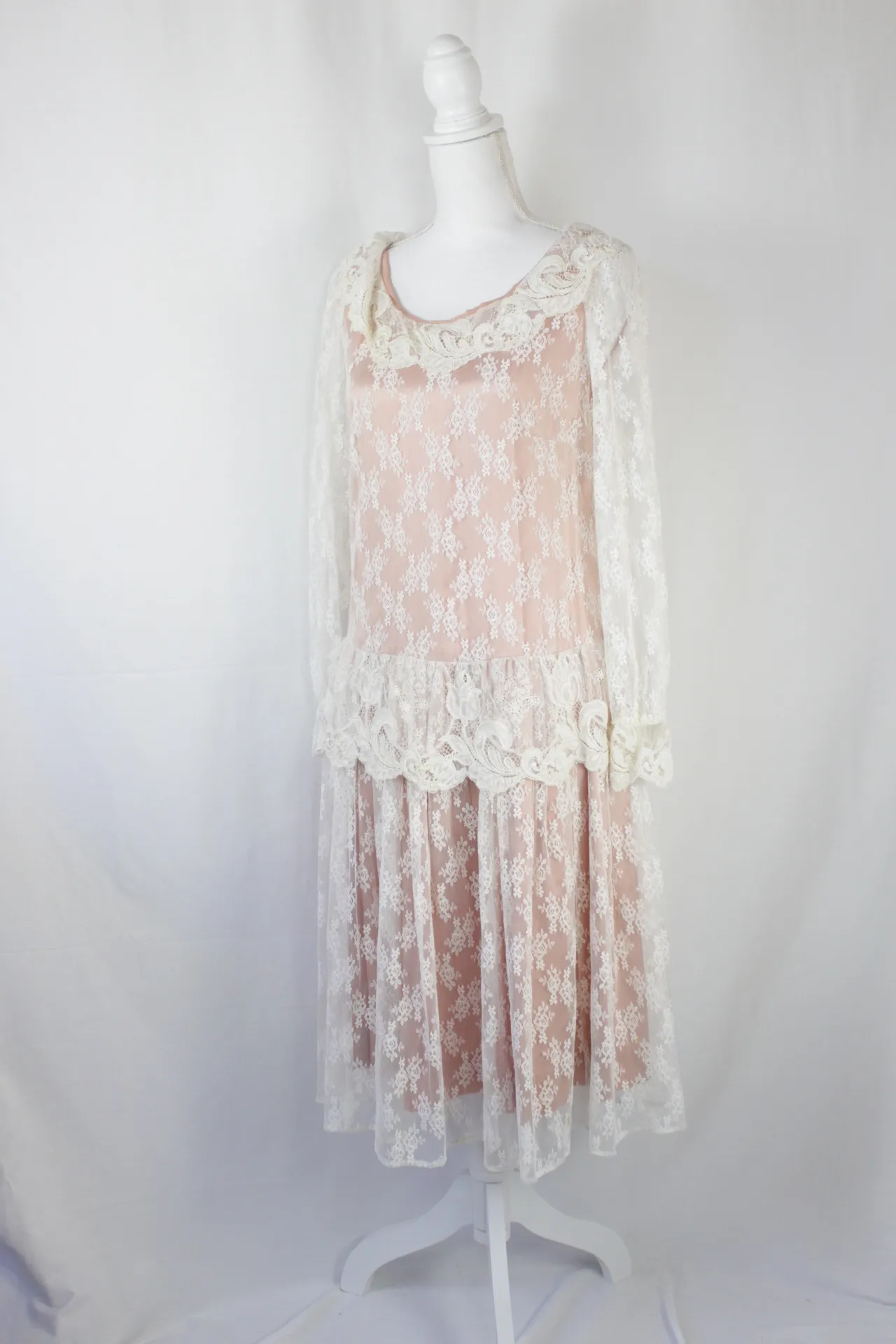 Pink Dress - White Lace ()