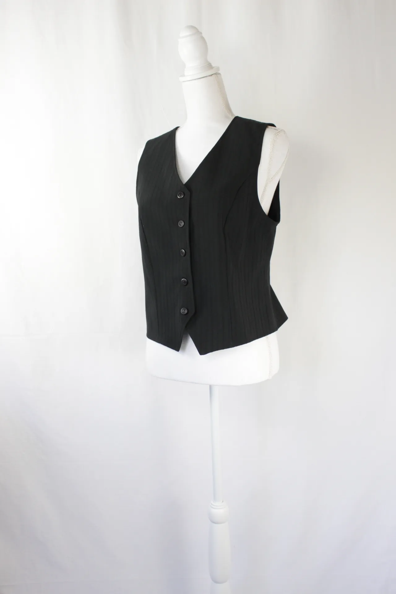 Black Vest - Black Pinstripe ()
