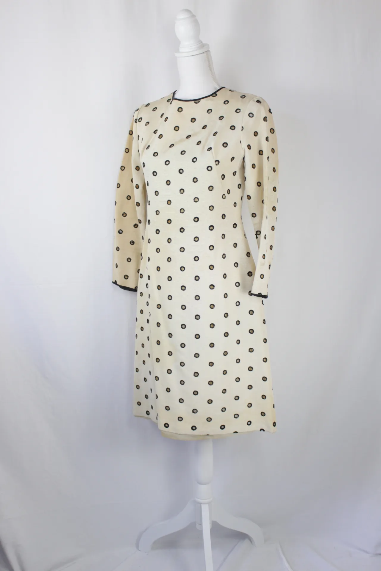 Cream Dress - Black Circles ()
