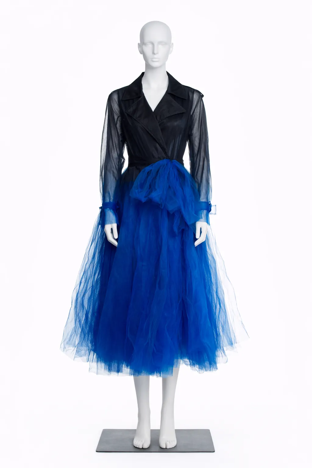 2024 Oscar de la Renta ombré tulle trench coat-dress