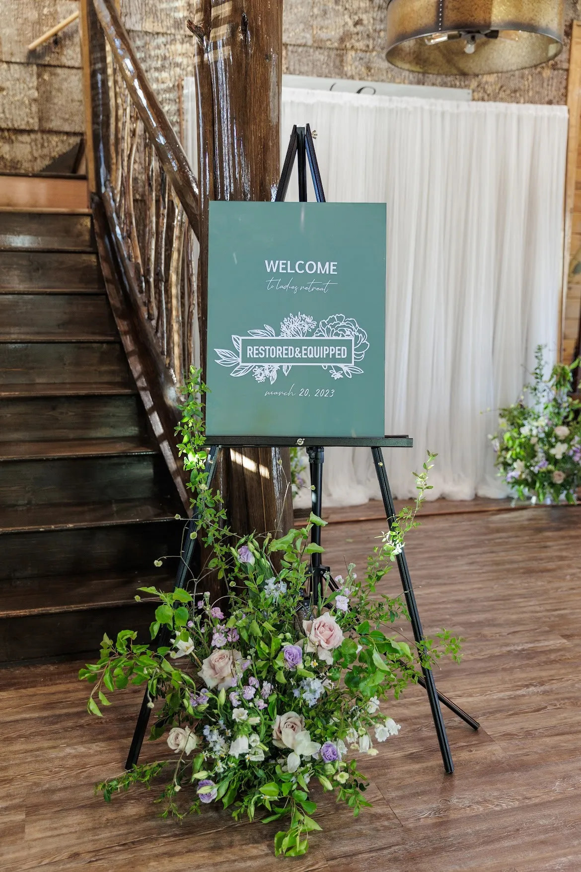 Black Display Easel