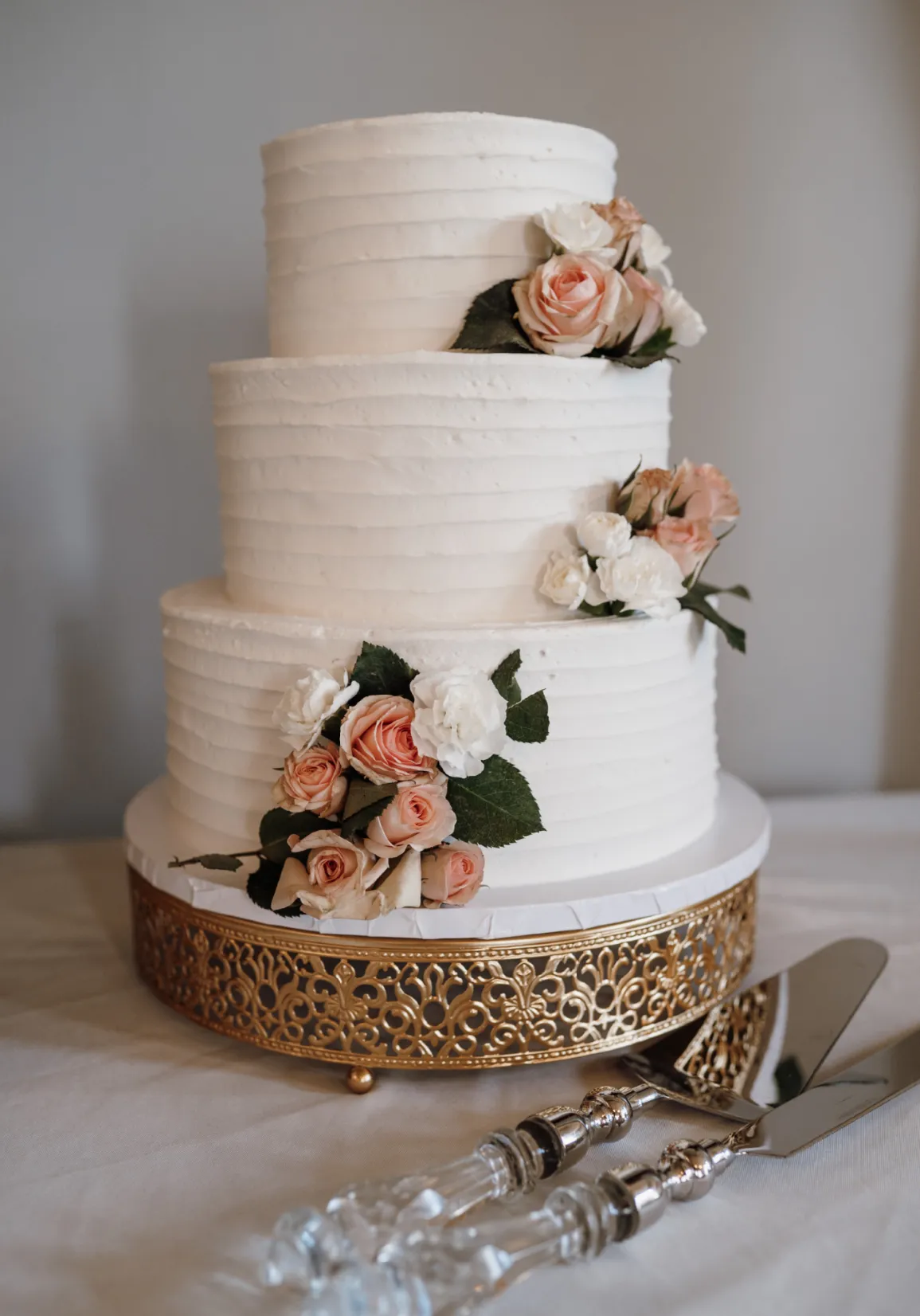 Cake Plates, Serving Pieces & Beverage Containers