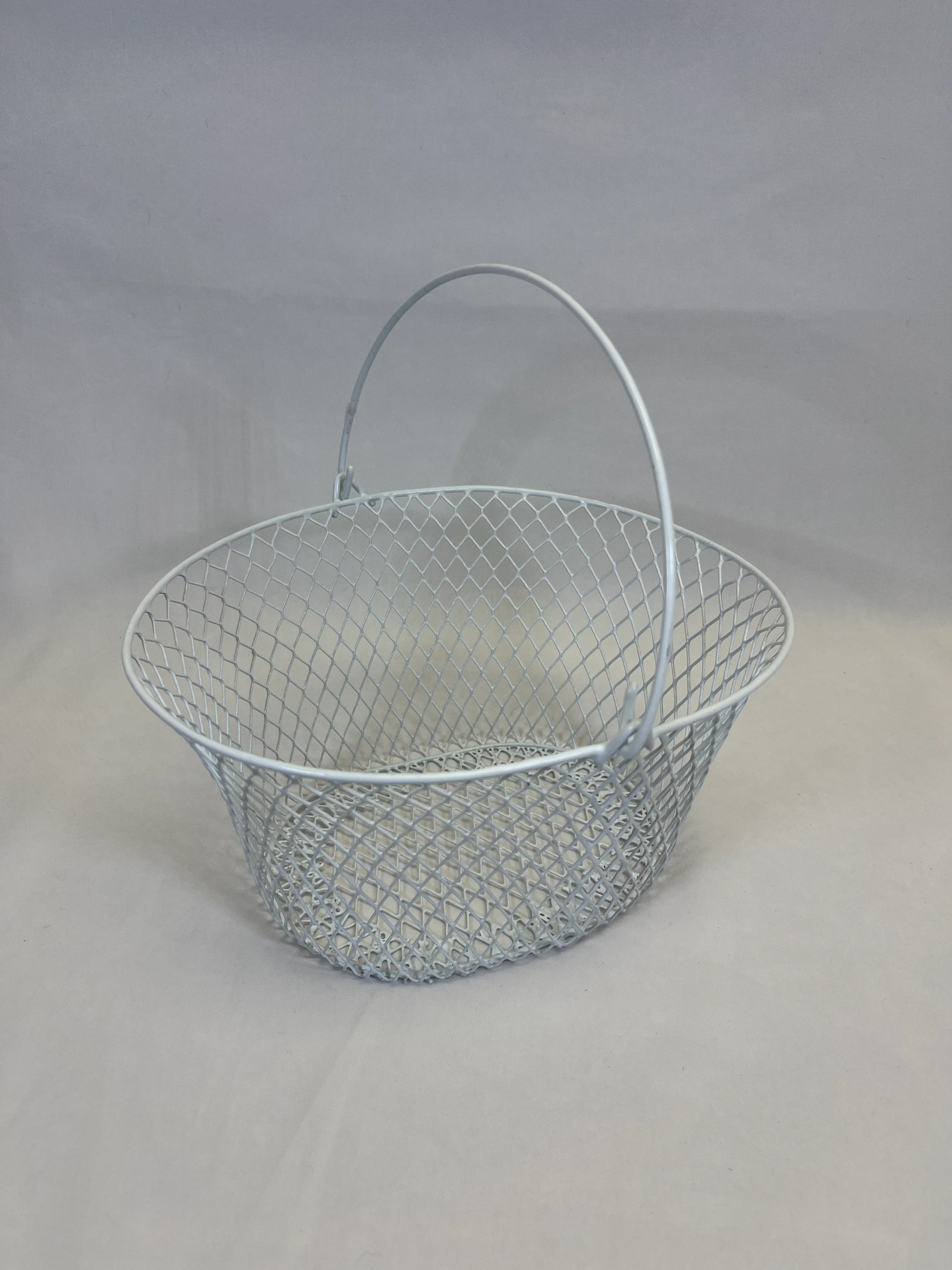 White wired basket
