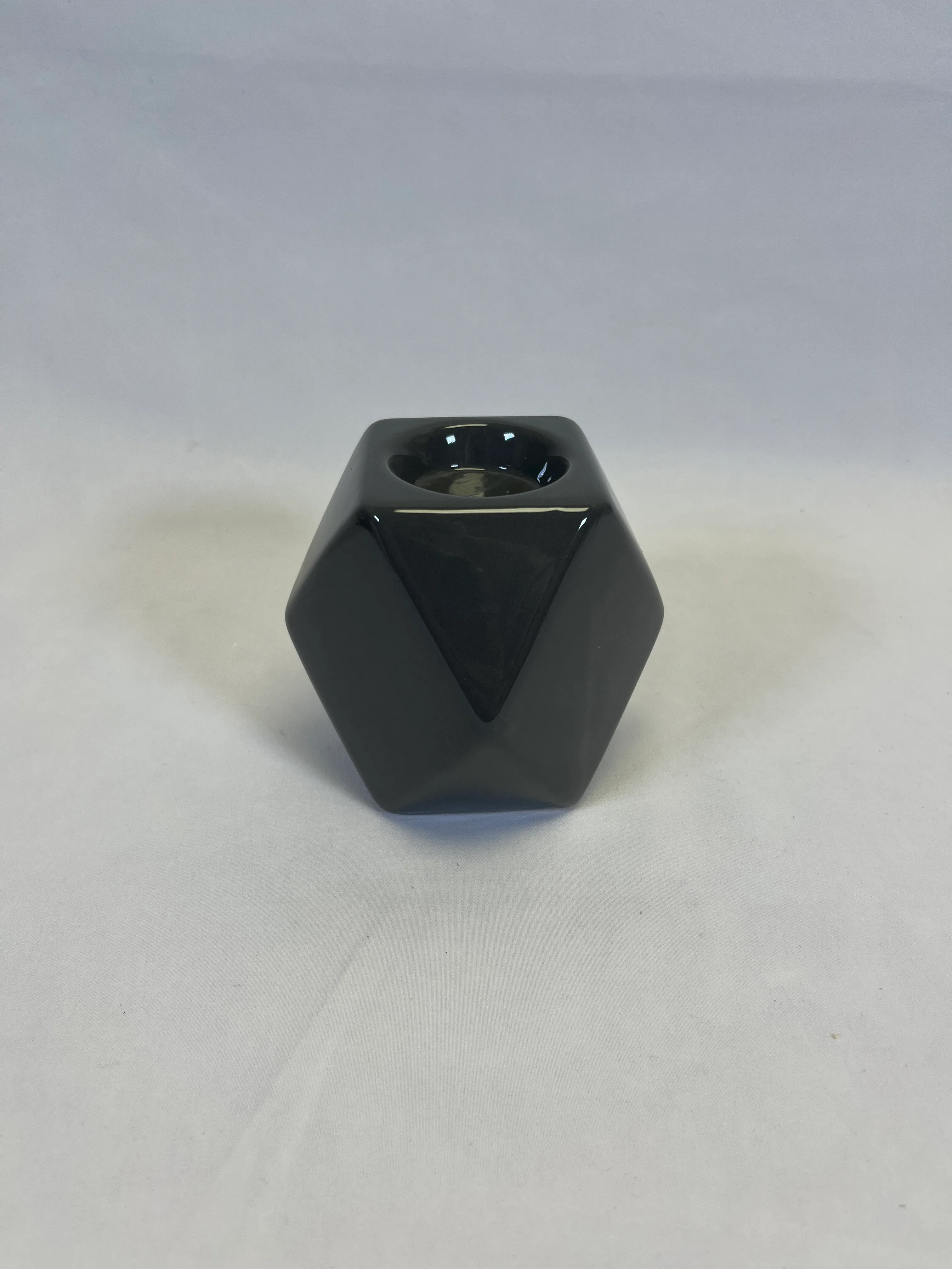 Black tea light holder