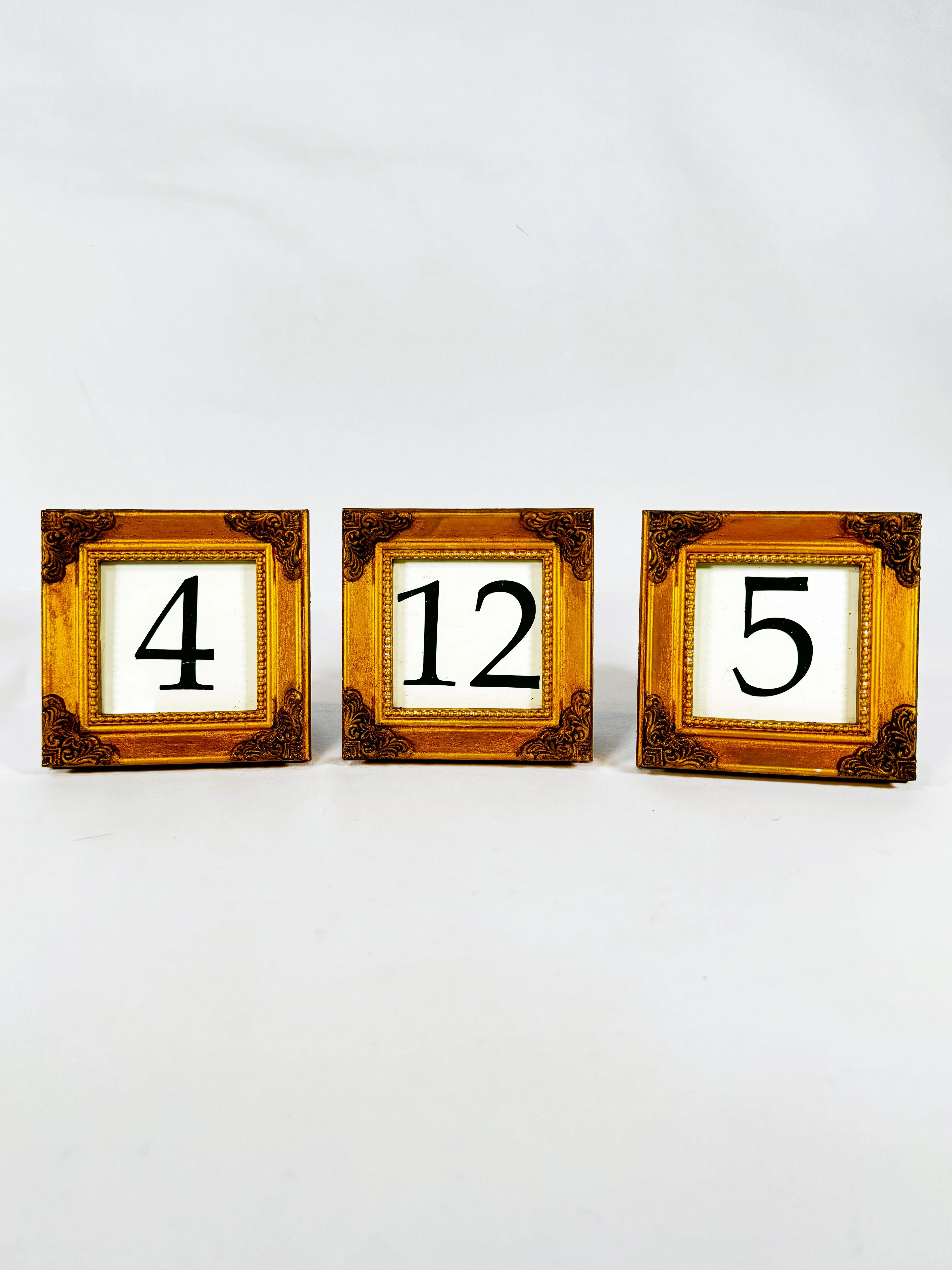 Square Gold Frame with Table Numbers 1-20