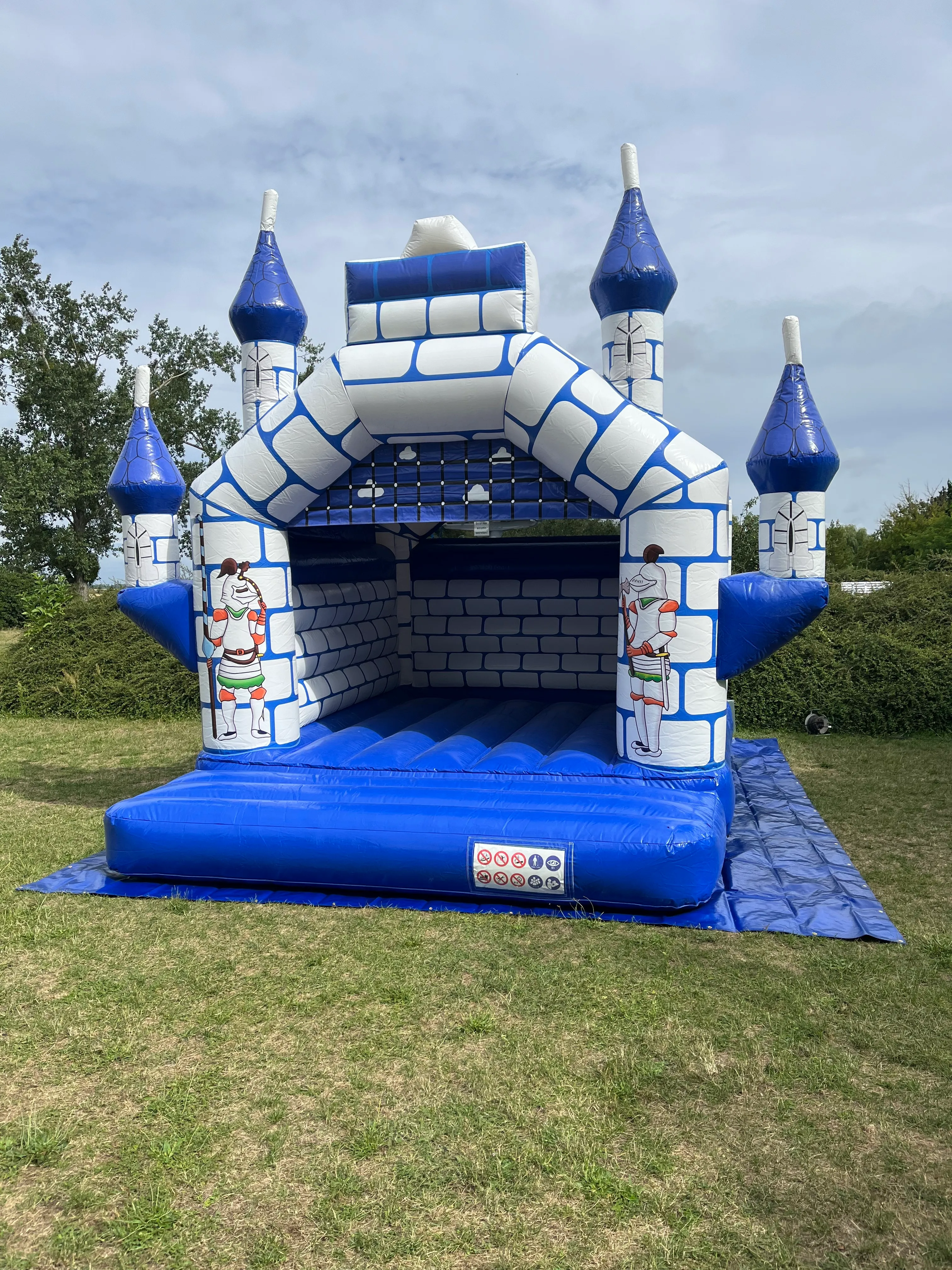 Hüpfburg Ritterburg