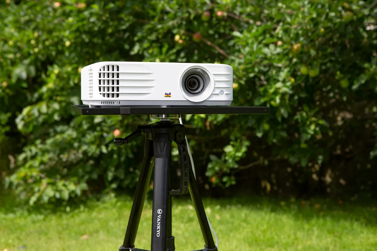 Powerful High definition 4000 lumen ViewSonic projector, projector stand