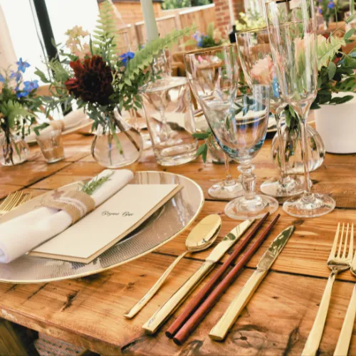 Cutlery, glassware and plate chargers