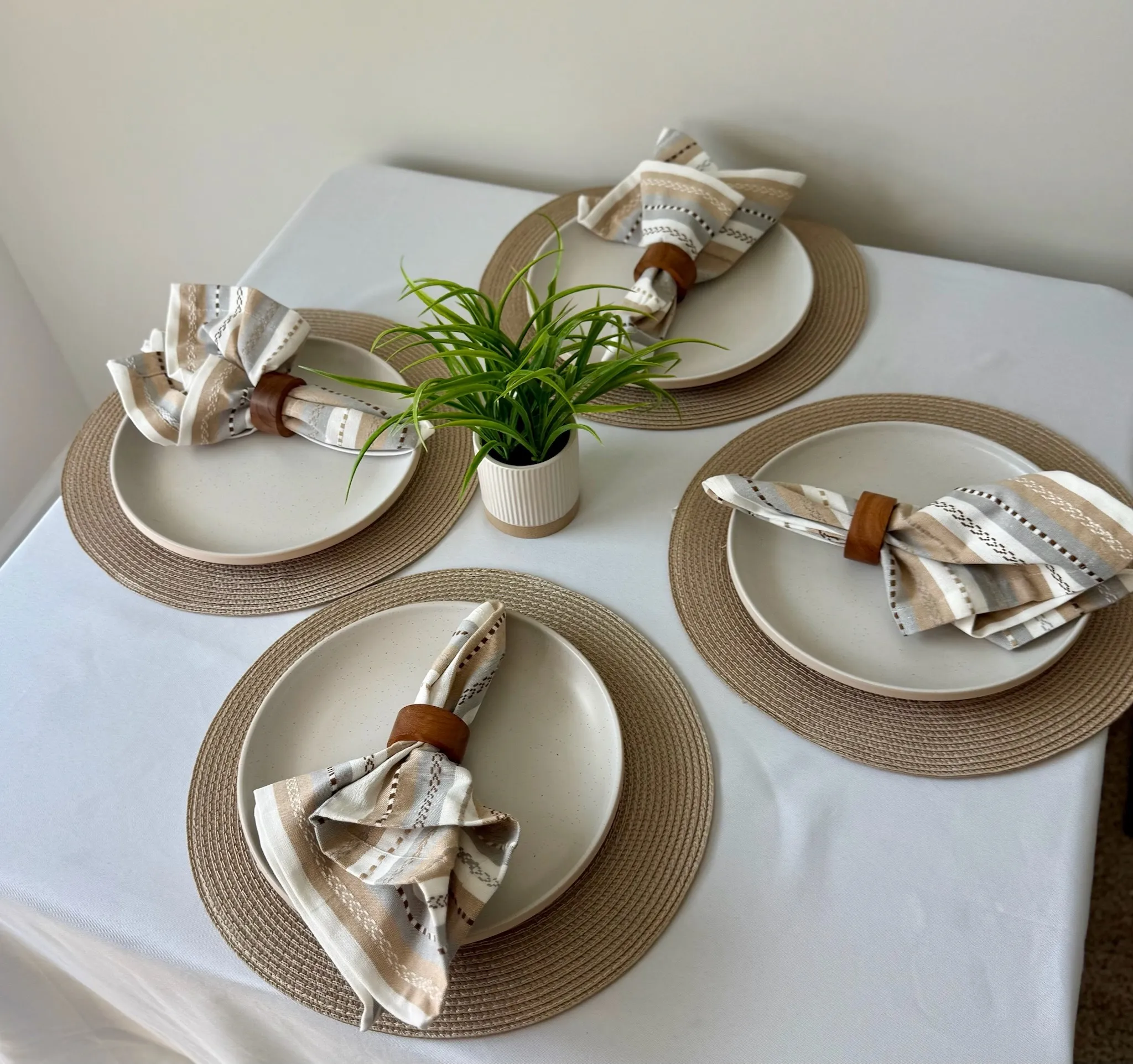 Place Setting for 4/Tan mat