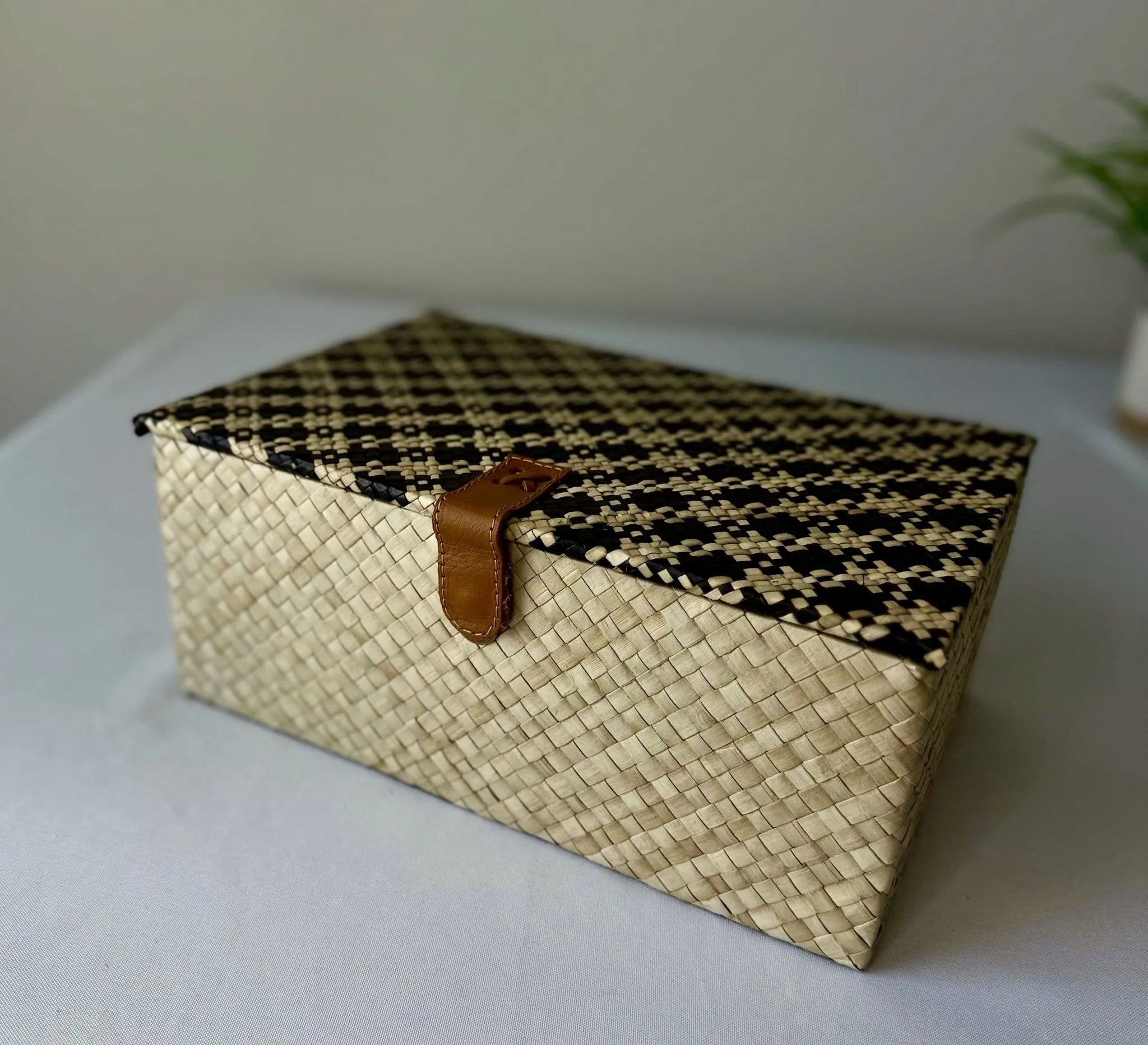 Table Box Check Lid Large