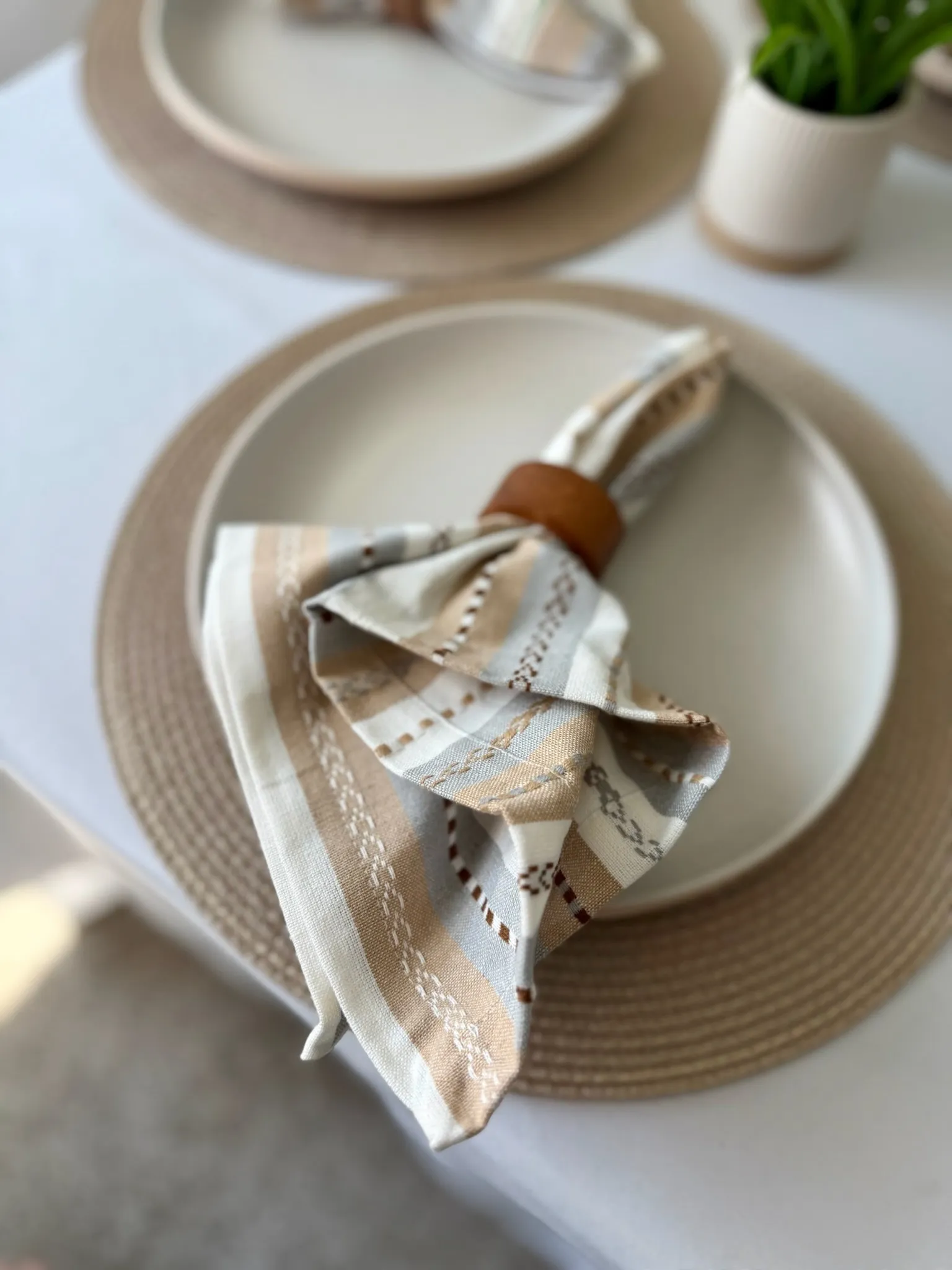 Place Setting for 2/Tan mat