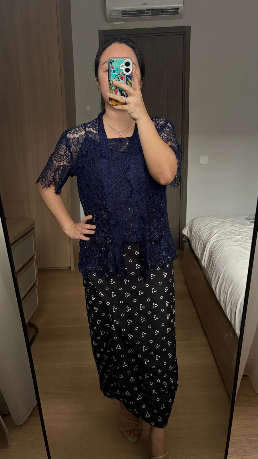 RD-0235 - Short Kebaya Lace in Navy