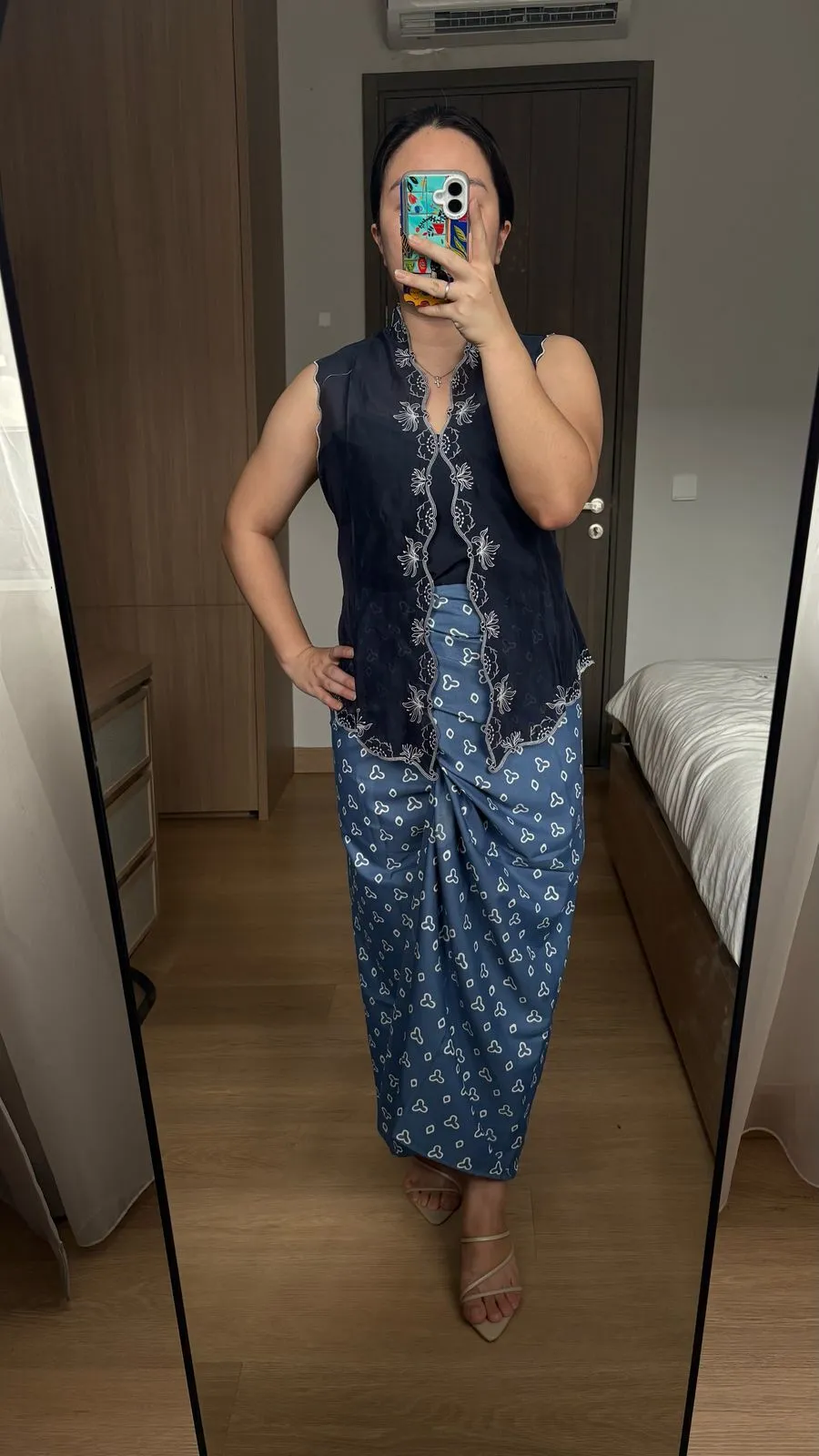 RD-0232 - Kartinis Label - Inka Top in Navy S-M