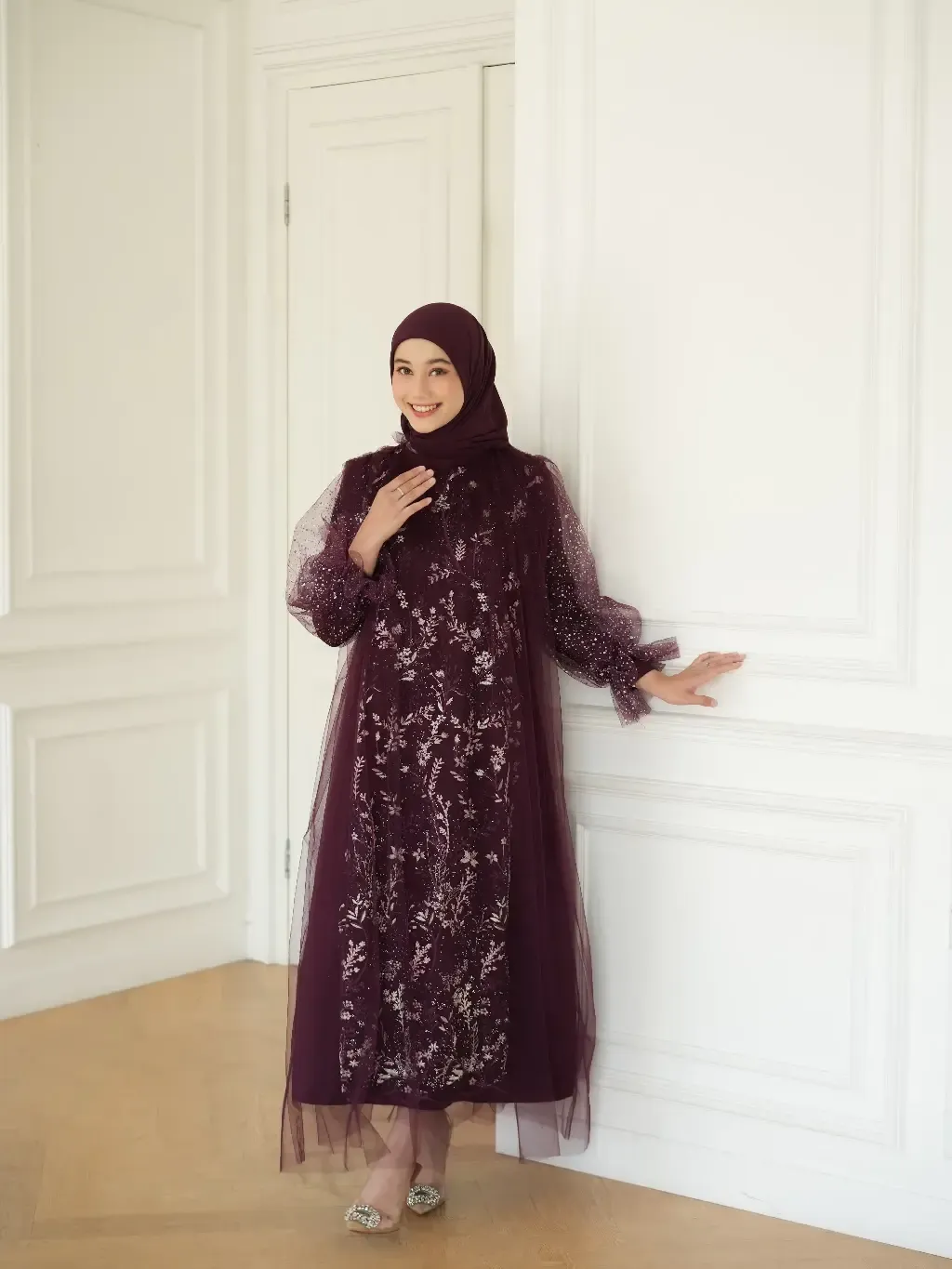 RD-0250 - Aura Label - Carlyn Dress In Burgundy