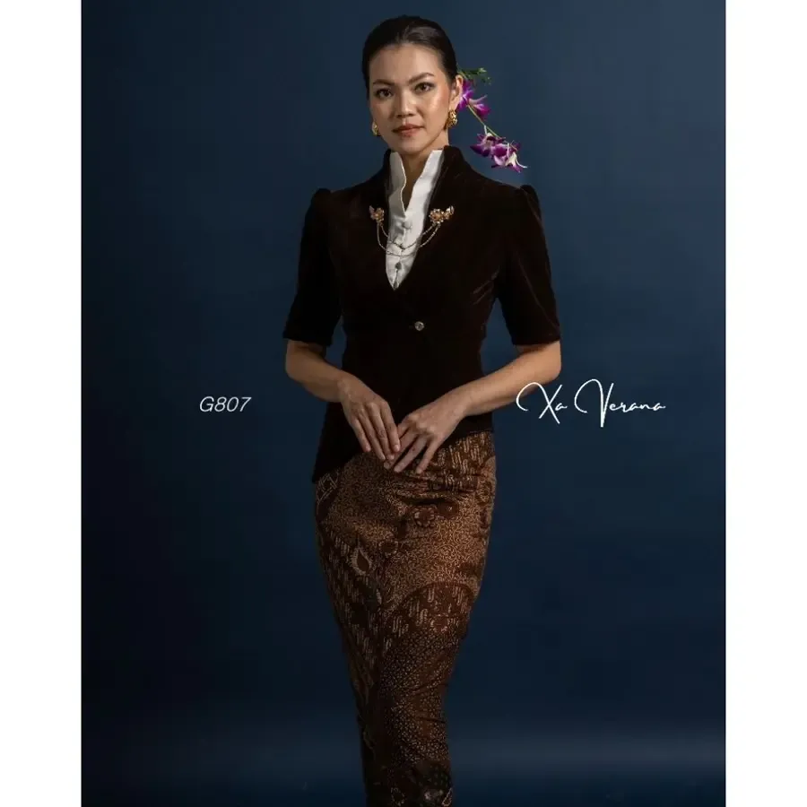 RD-0441 - Xaverana - Kebaya Velvet Pendek in Brown
