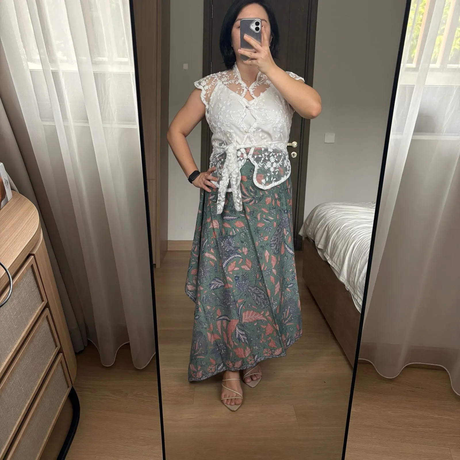 RD-0262 - Mera & Jenar - Sarimuka Top In White