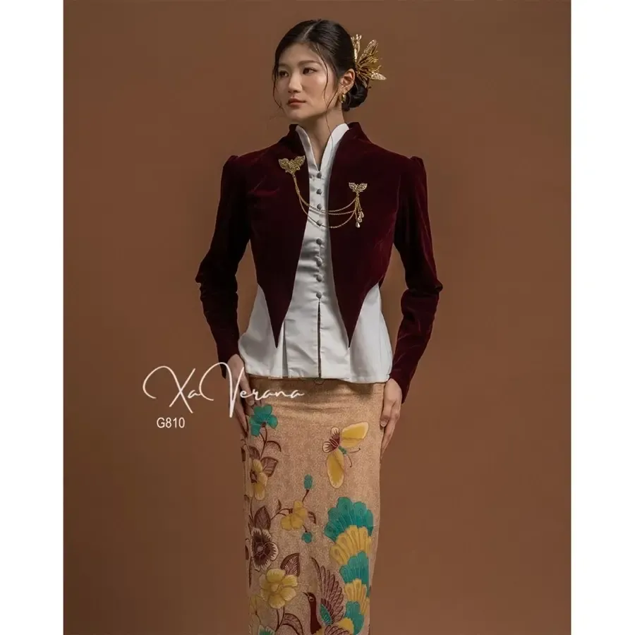 RD-0440 - Xaverana - Kebaya Velvet Panjang in Maroon