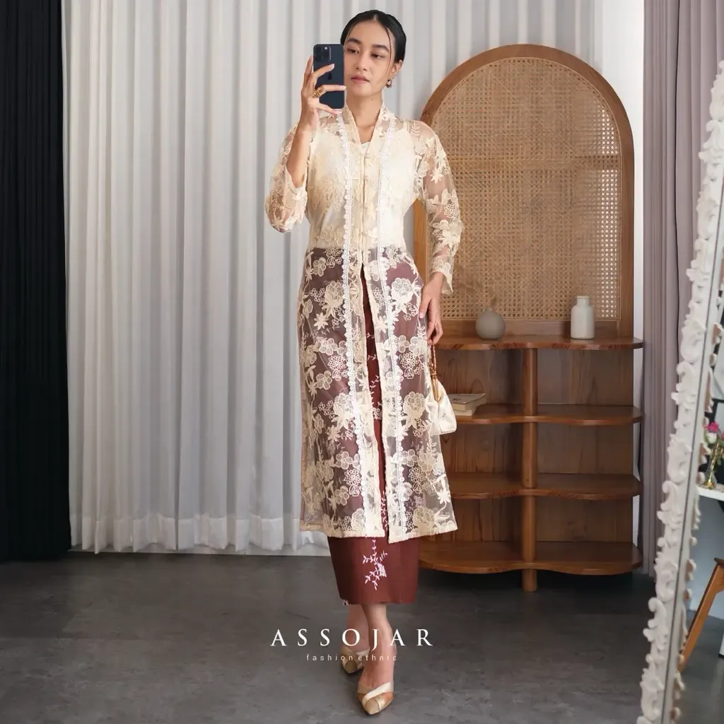 RD-0258 - Assojar - Assojar Juntai Kebaya in Cream