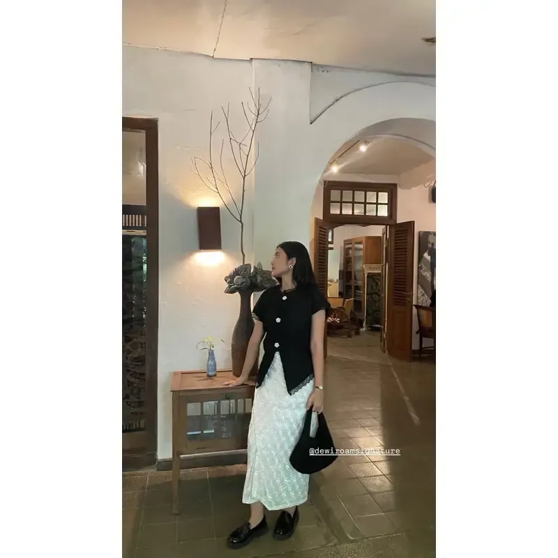 RD-0288 - Dewi Roam - Rembulan Top in Black