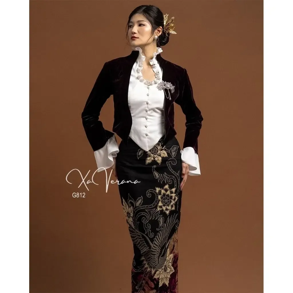 RD-0437 - Xaverana - Kebaya Velvet in Dark Maroon