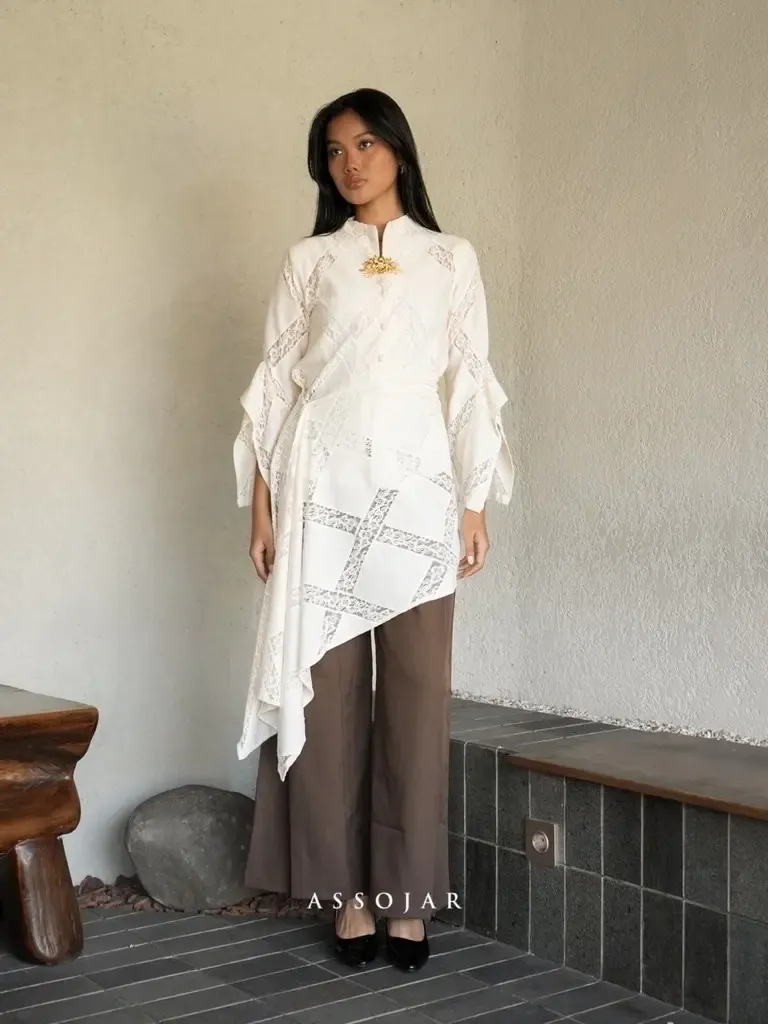 RD-0576 - Assojar - Sere Kebaya in Ivory size S to M