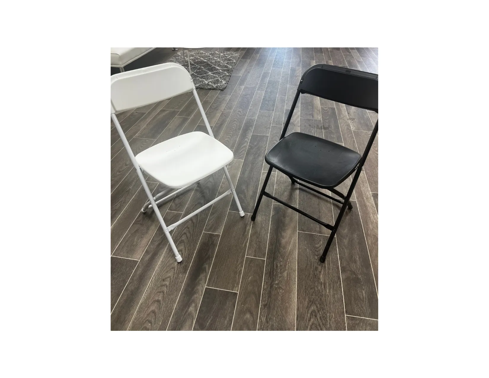 FOLDING CHAIRS 