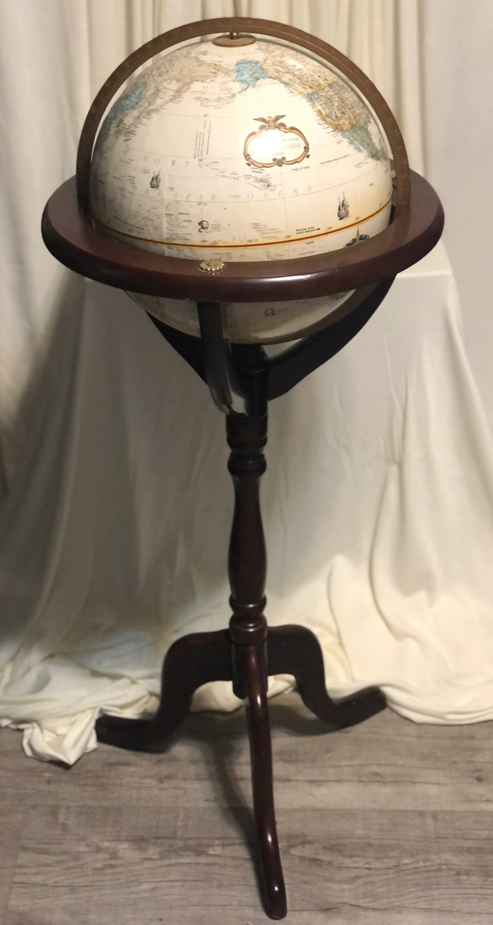 Globe - Vintage Floor Style - Neutral Tone