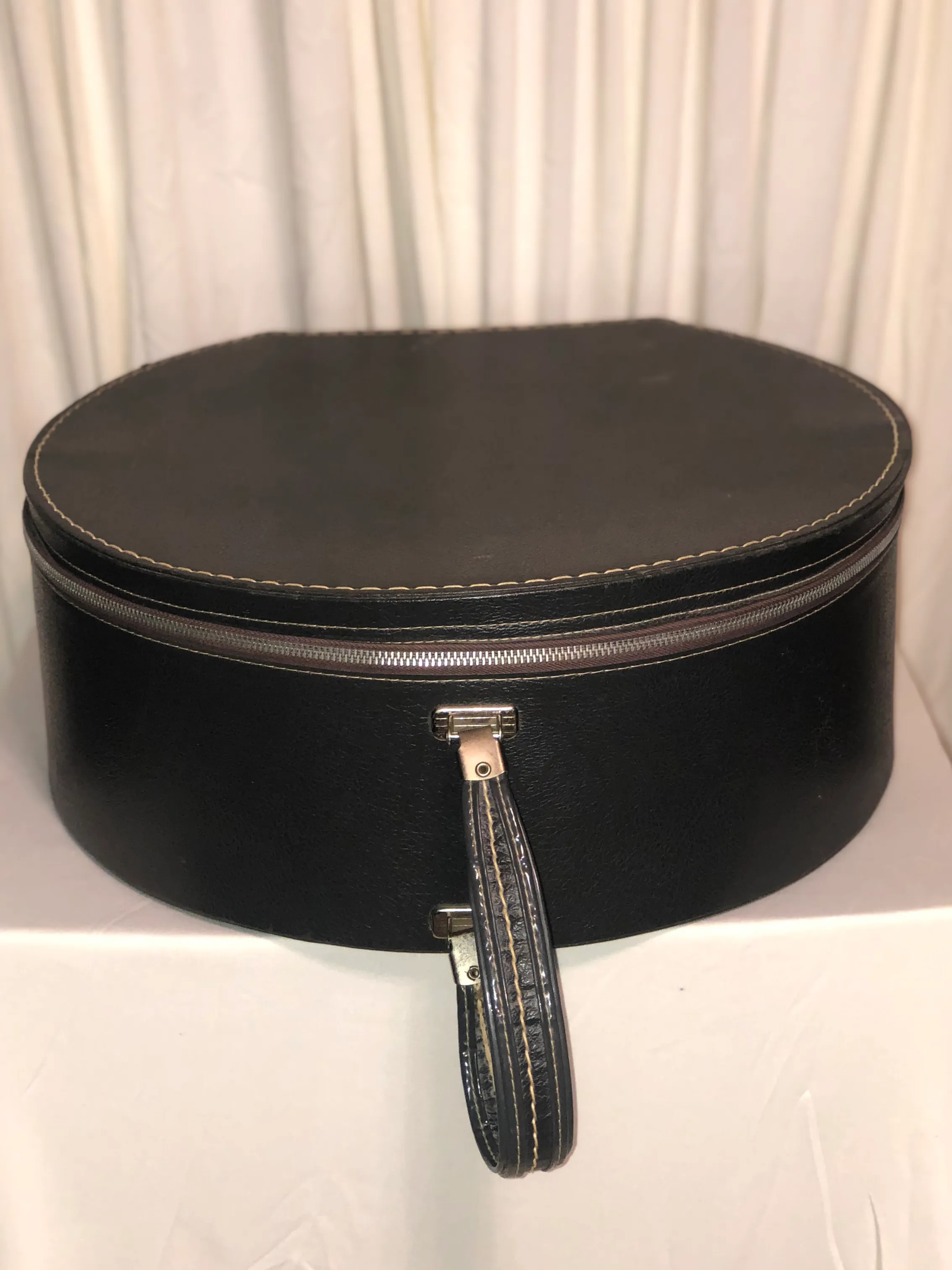 Luggage - Round Navy Blue Vintage Suitcase