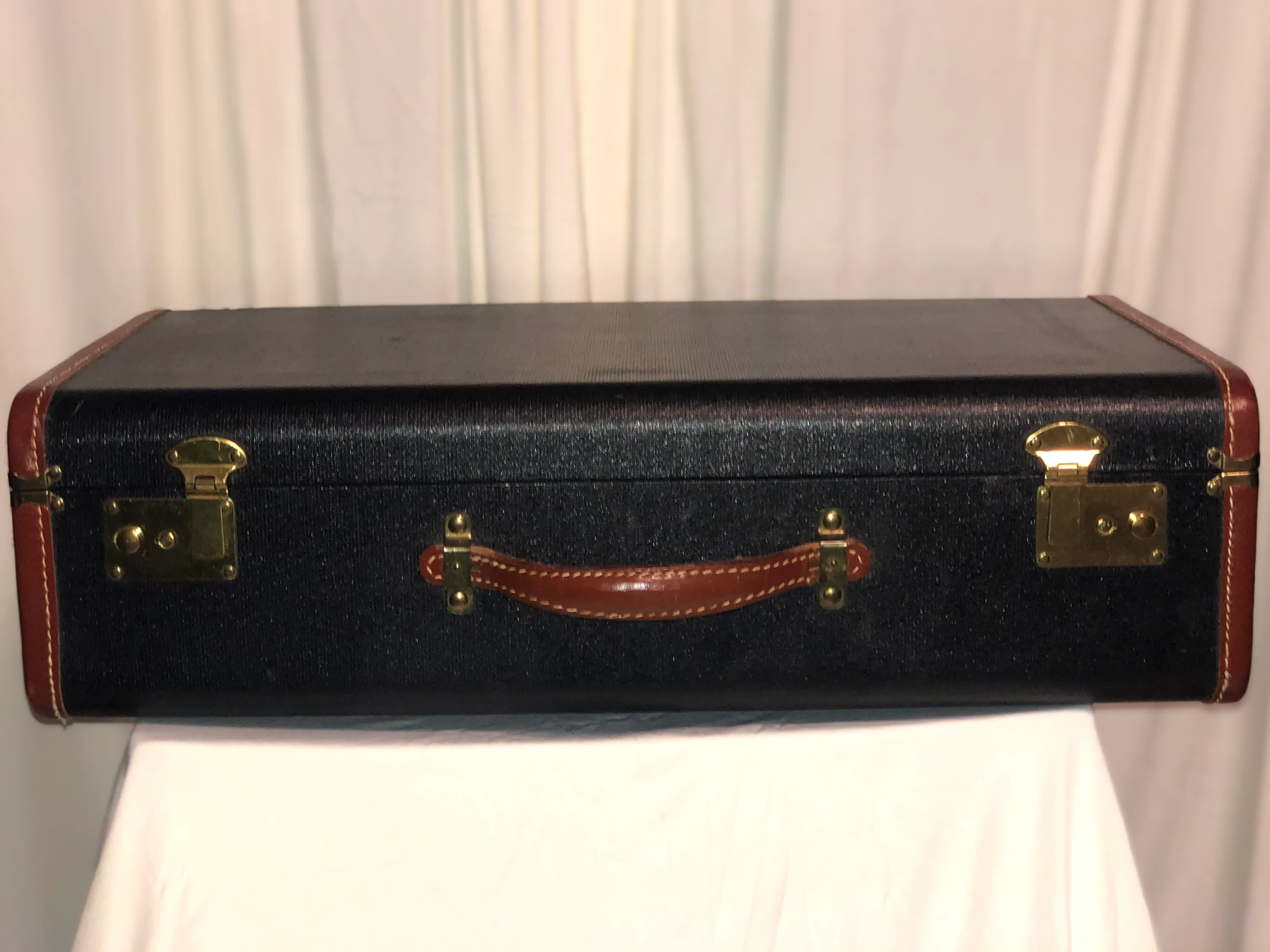 Luggage - Black Vintage Suitcase
