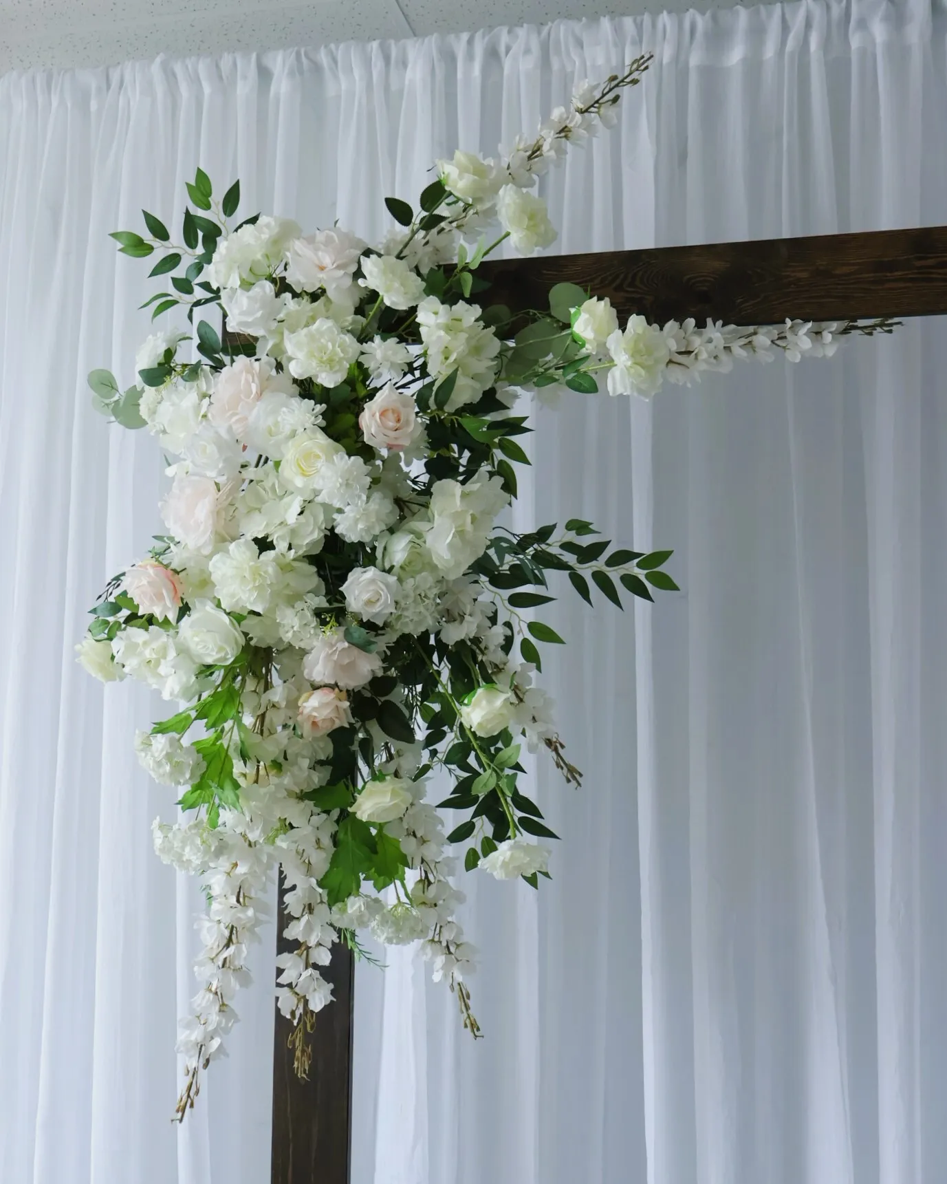 Carina Arch Arrangement