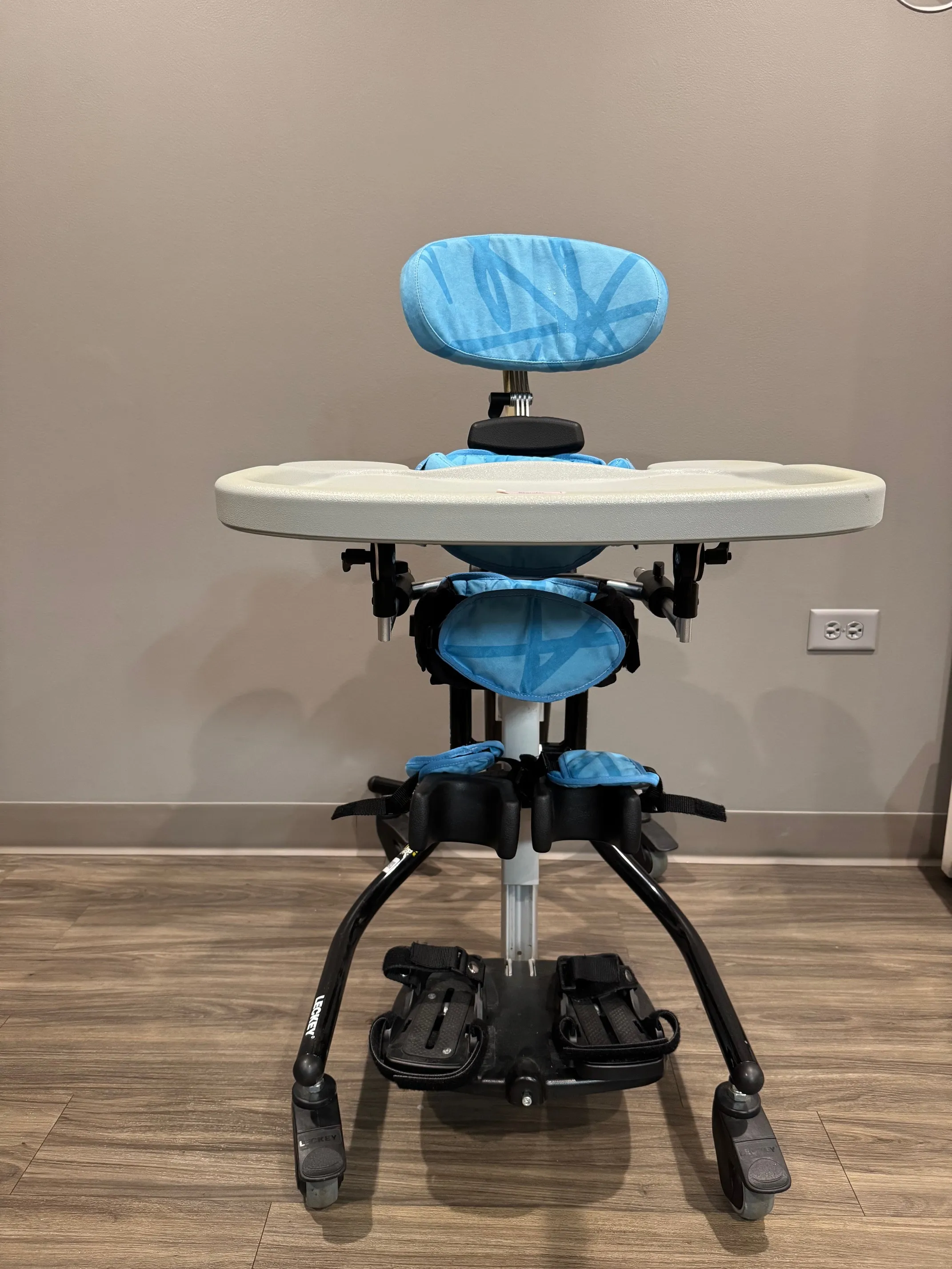 Leckey Squiggles Stander #571