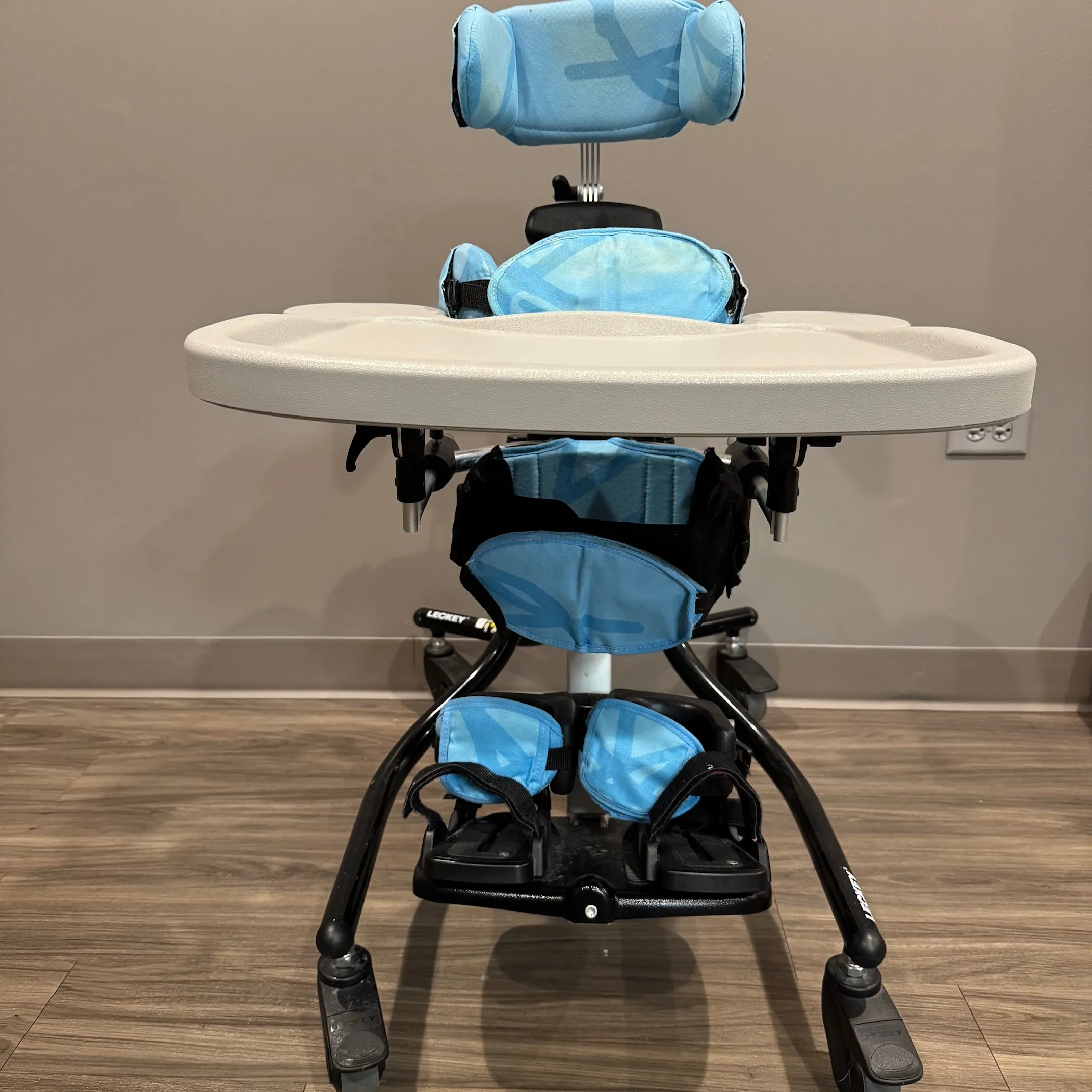 Leckey Squiggles Stander #695