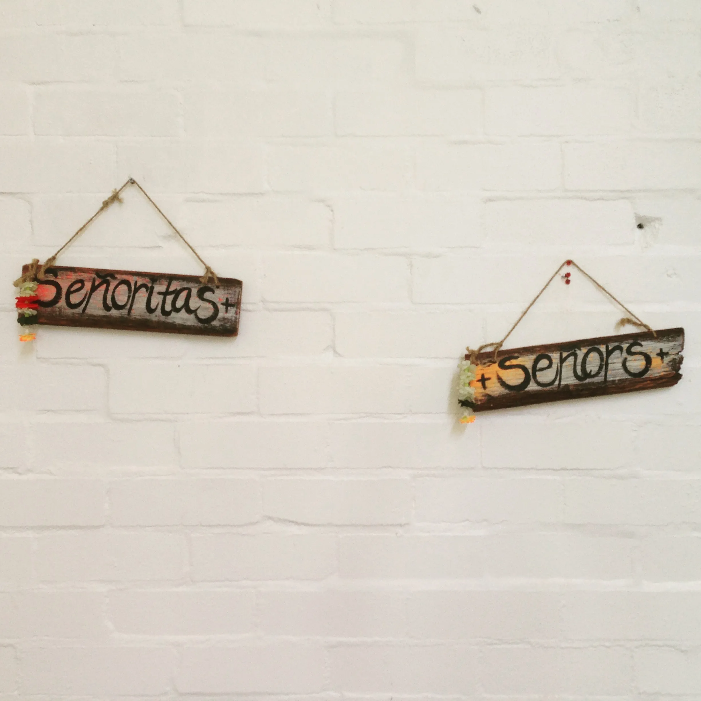 Señor' and 'senorita' Signs