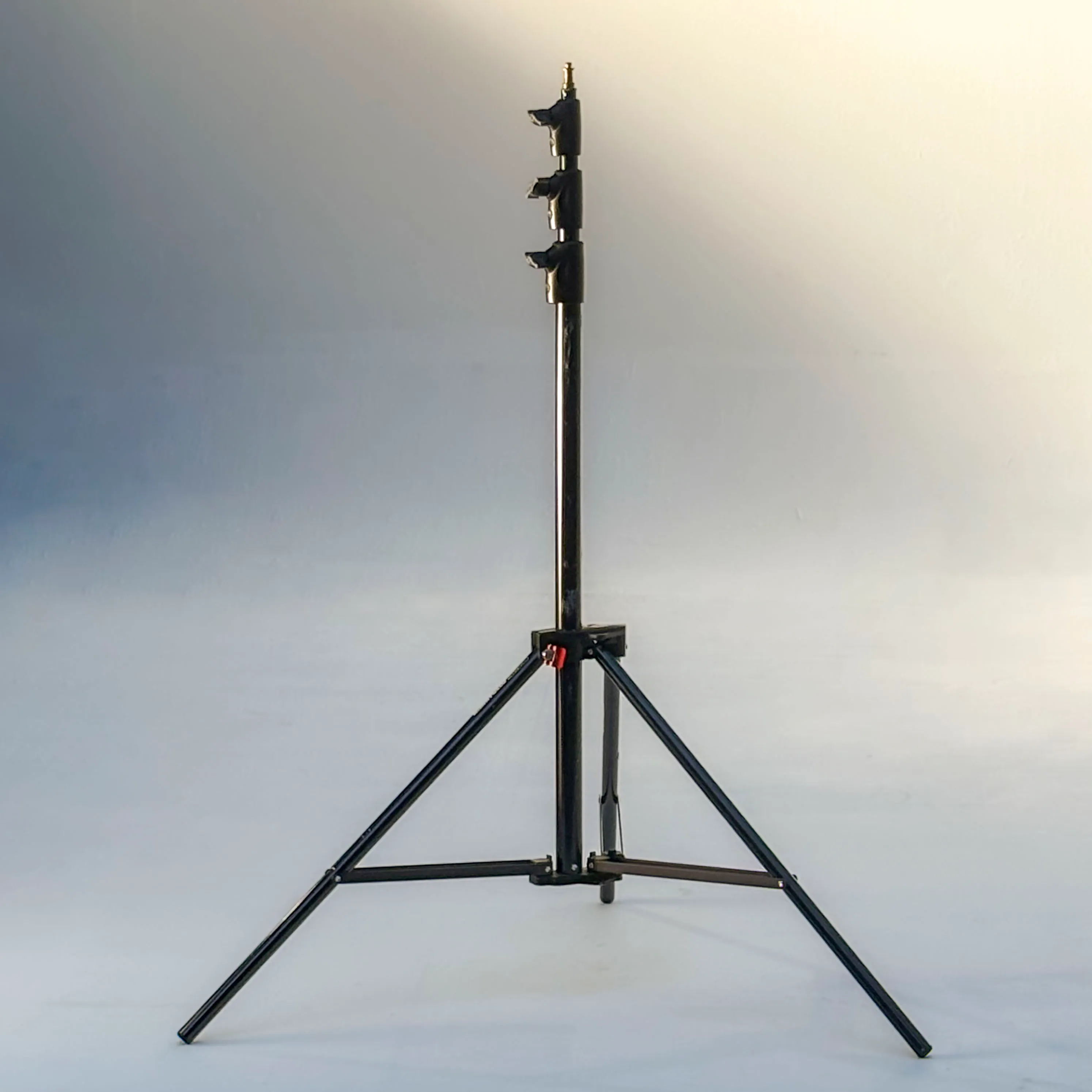 Manfrotto Light Tripod