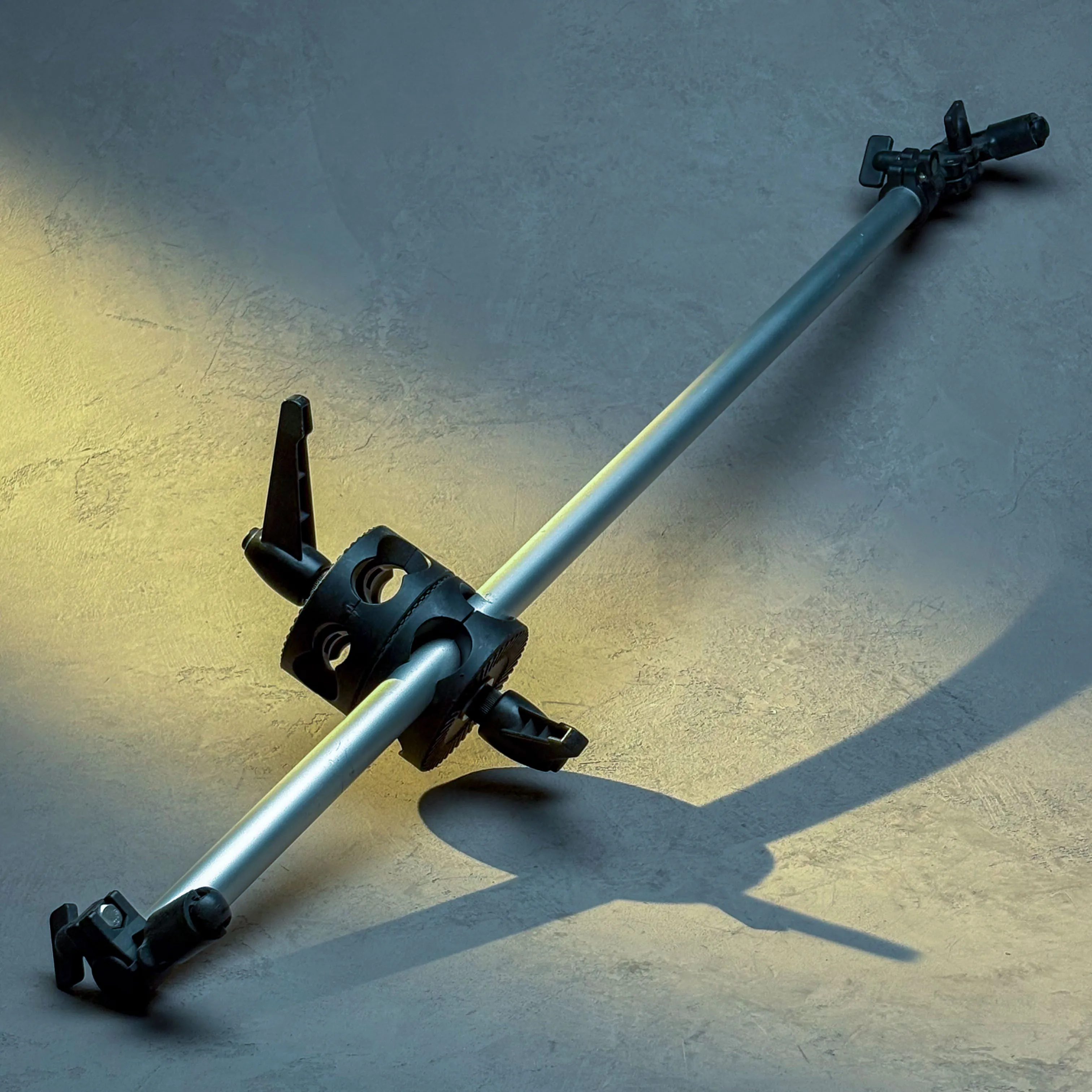 Soporte Ultralyt para Re flector de Luz (63-168 cm)