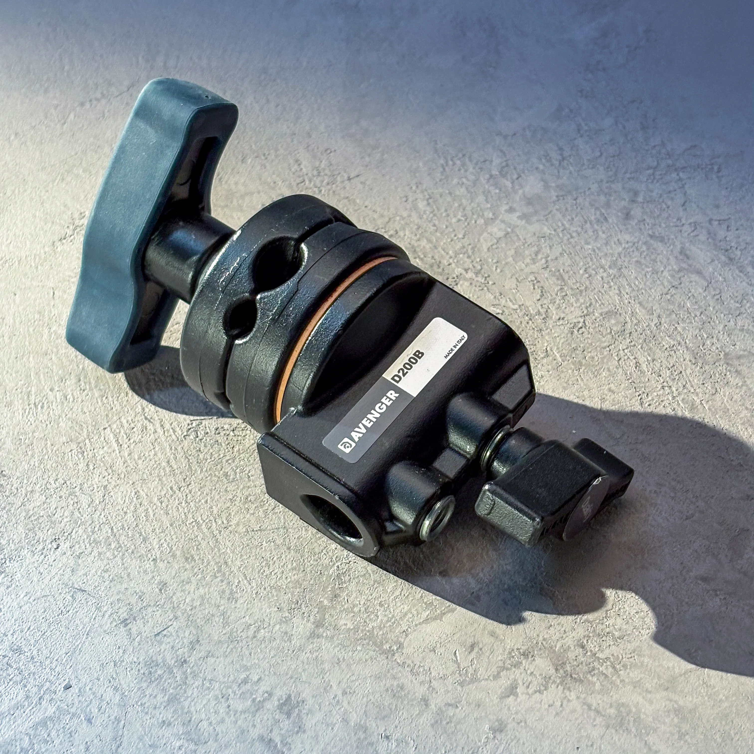 Avenger Rotula D200B