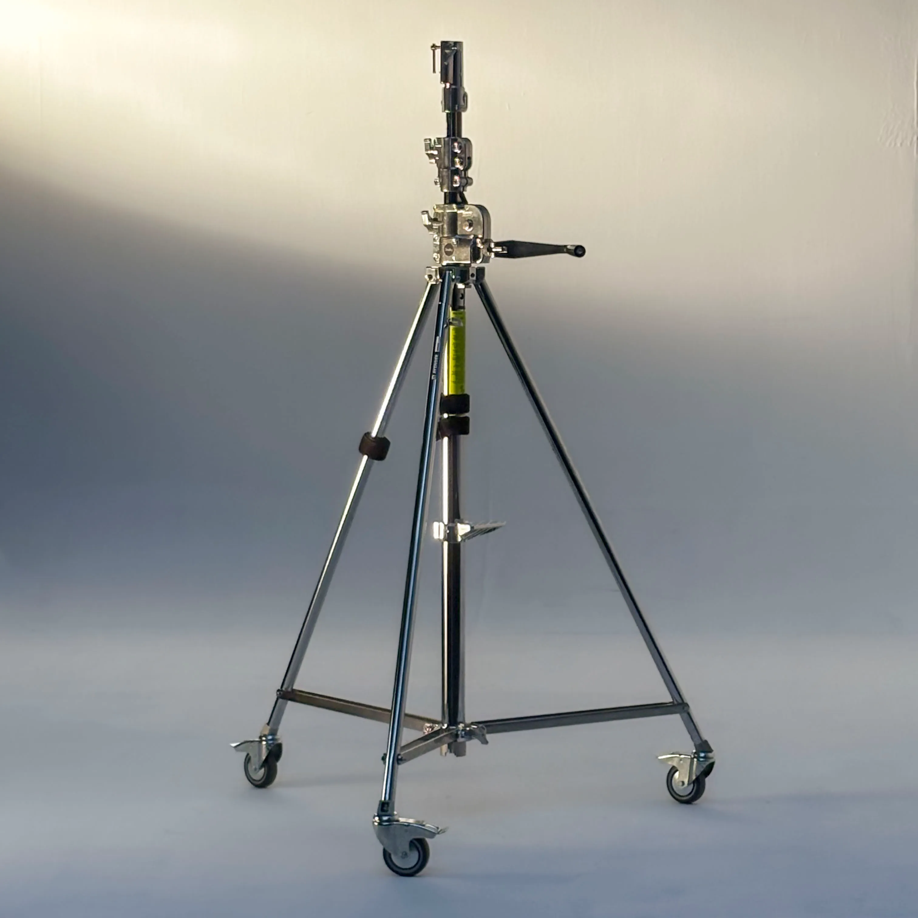 Avenger Wind Up Stand CS 3.9m/12.8' LowBoy 2R, Braked Wh