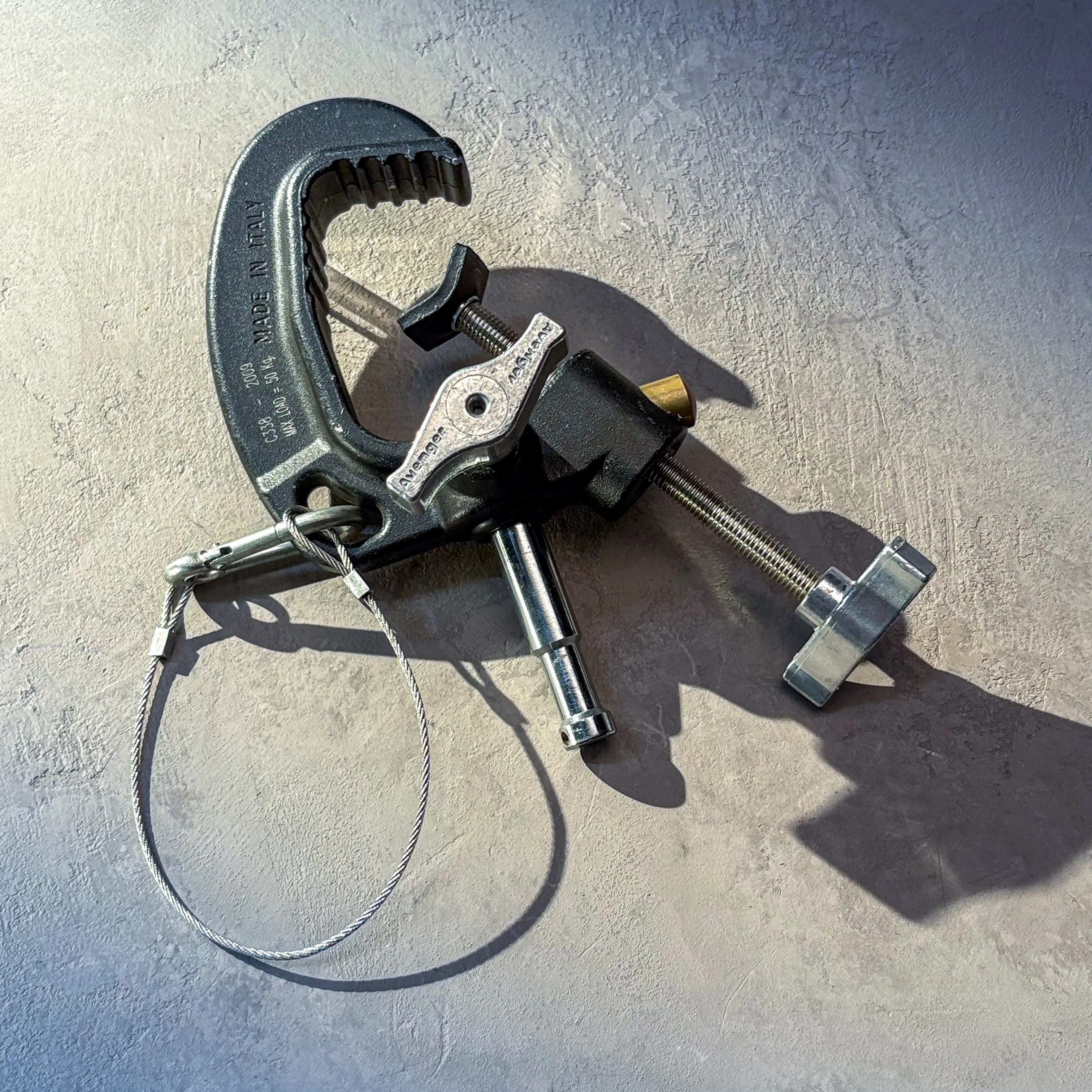 Avenger Clamp Hanging