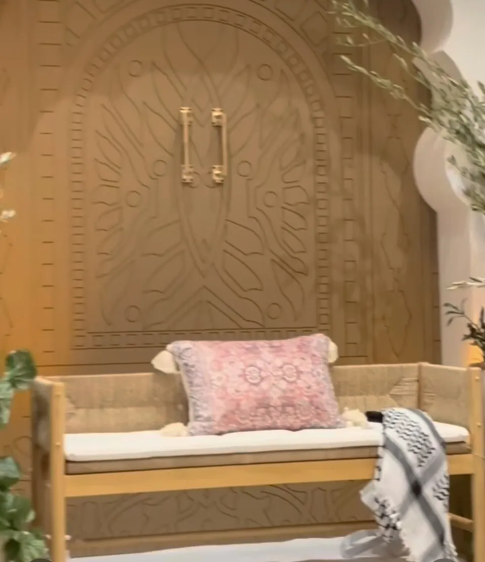Backdrop Brown Gate
